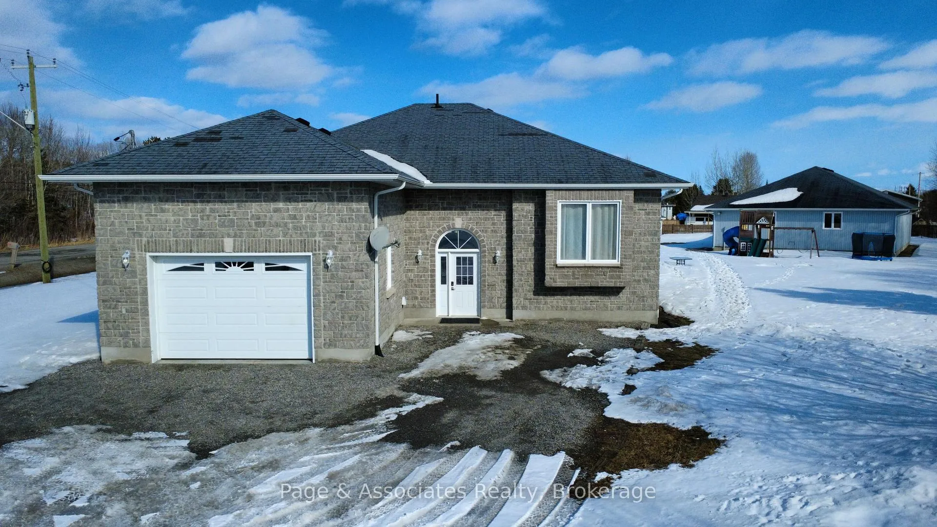 Photo 1 of 976 Levac Road, West Nipissing, Cache Bay — HOMEH