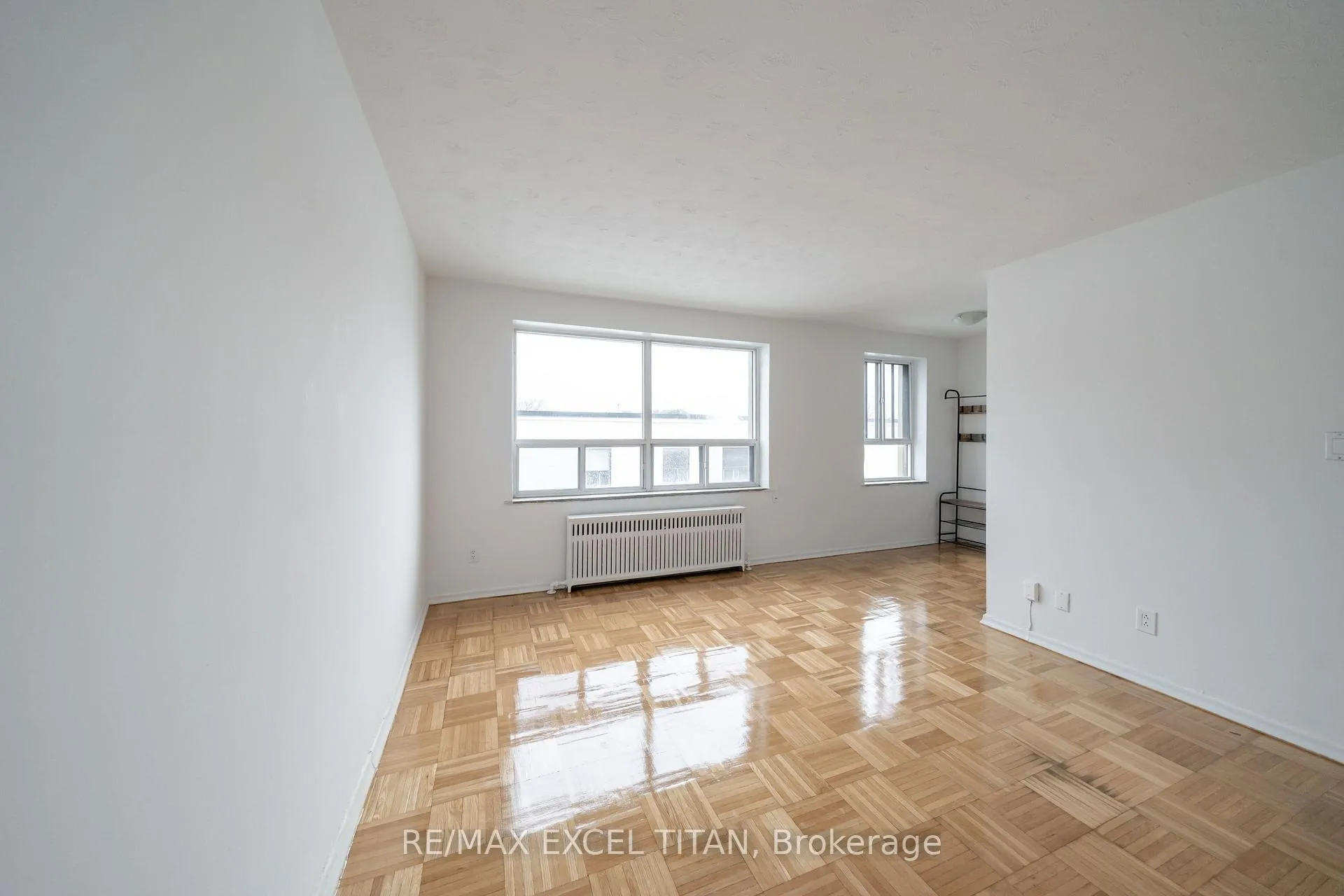Photo 1 of Unit 9, 156 Kingston Road, Toronto, Woodbine Corridor — HOMEH