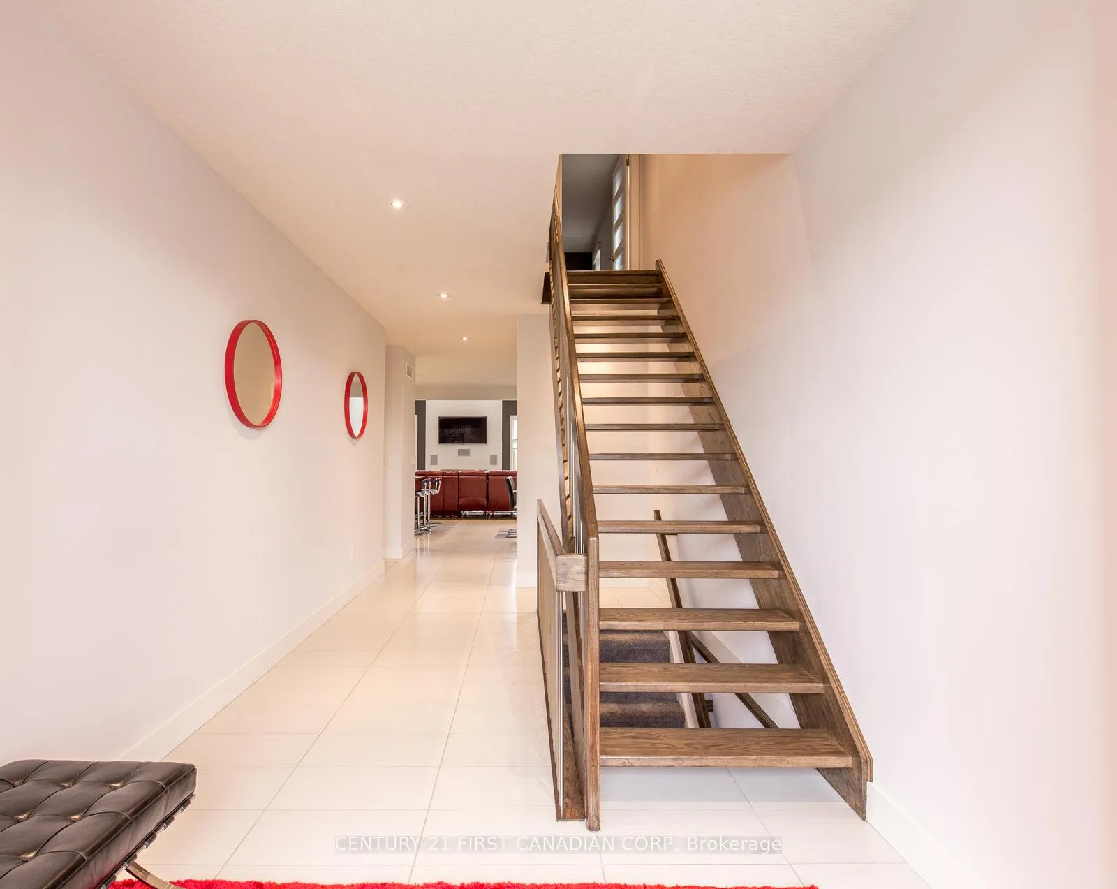 Photo 3 of 962 Moy Crescent, London, North E — HOMEH