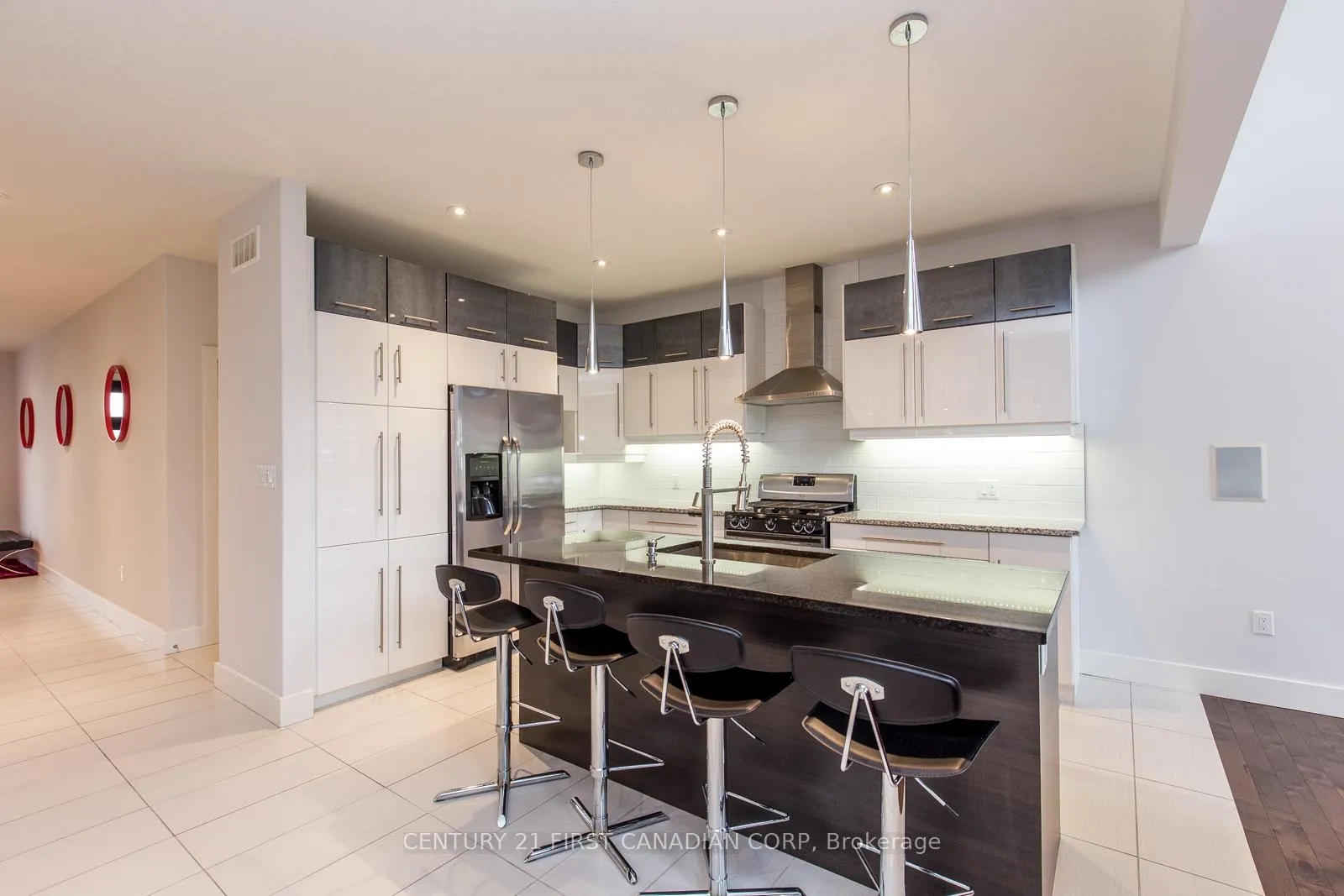 Photo 9 of 962 Moy Crescent, London, North E — HOMEH