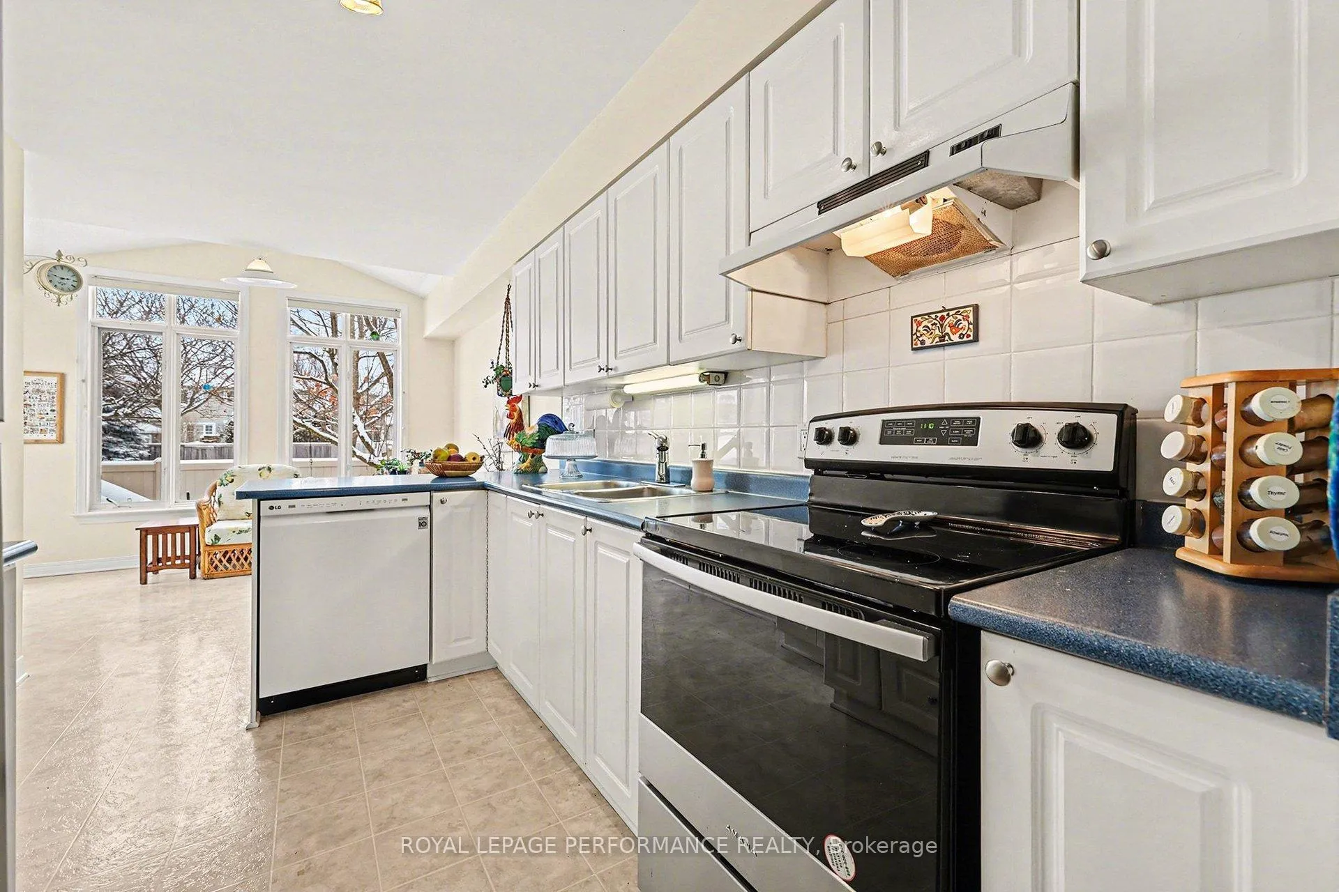 Photo 10 of 214 Windhurst Drive, Ottawa, Barrhaven East — HOMEH