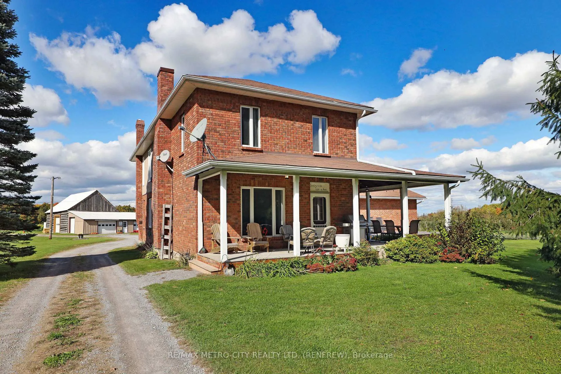 Photo of 704 Clifford Side Road