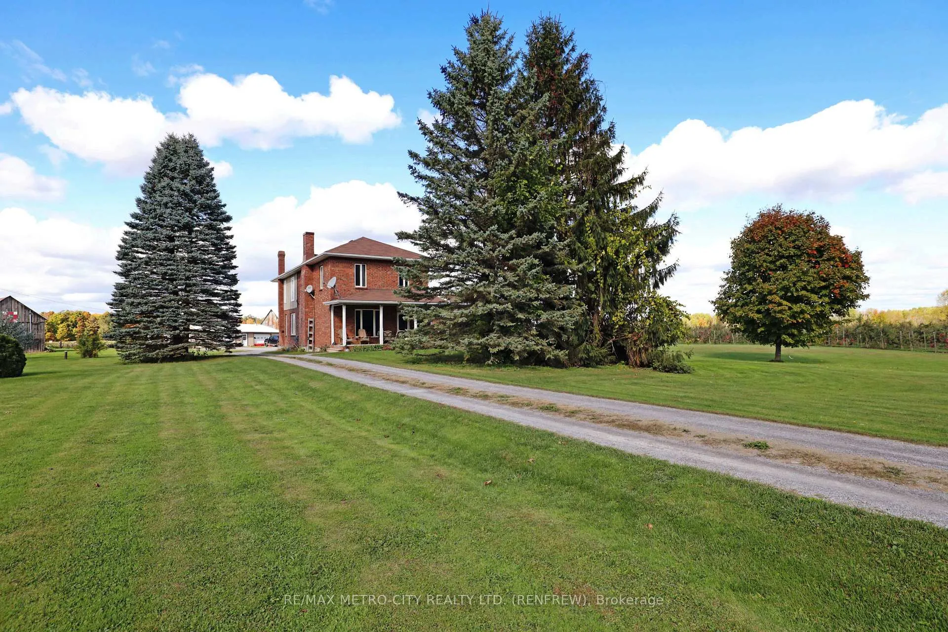 Photo 2 of 704 Clifford Side Road, McNab/Braeside, Mcnab/Braeside Twps — HOMEH