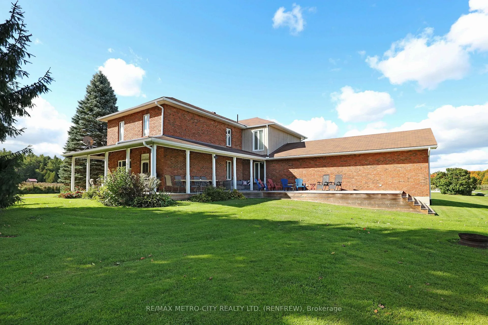 Photo 3 of 704 Clifford Side Road, McNab/Braeside, Mcnab/Braeside Twps — HOMEH