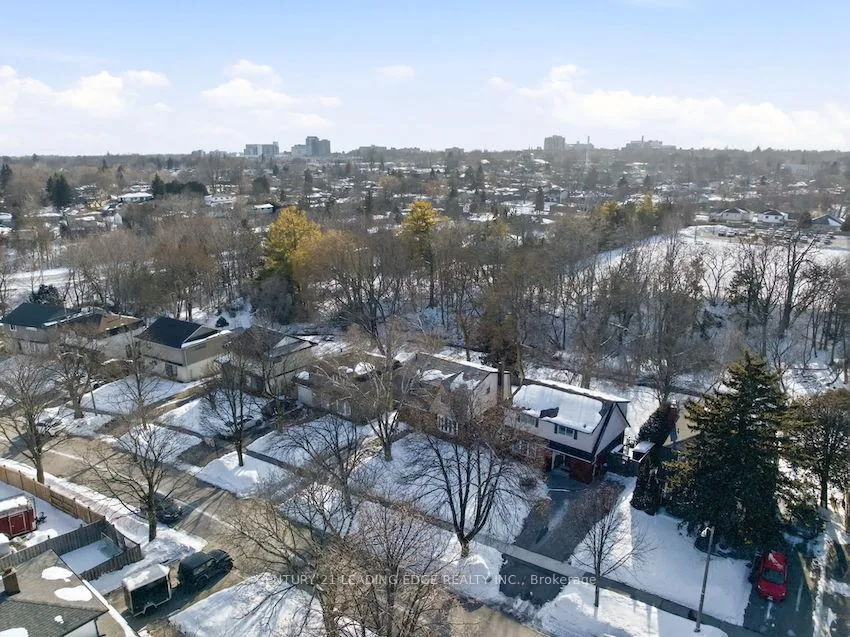 Photo 5 of 486 Crestwood Drive, Oshawa, O'Neill — HOMEH