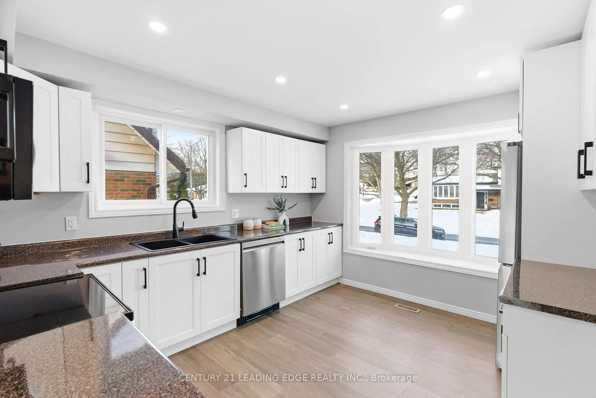 Photo 16 of 486 Crestwood Drive, Oshawa, O'Neill — HOMEH