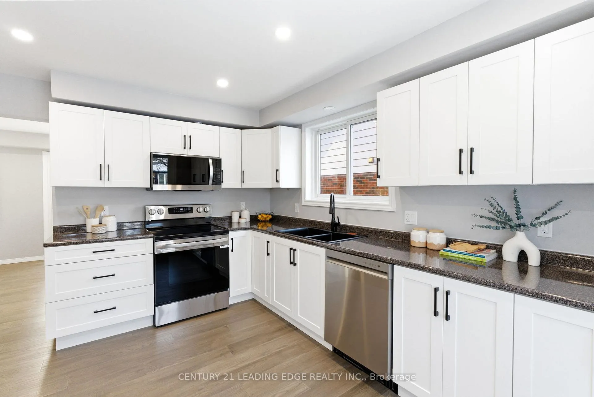 Photo 17 of 486 Crestwood Drive, Oshawa, O'Neill — HOMEH