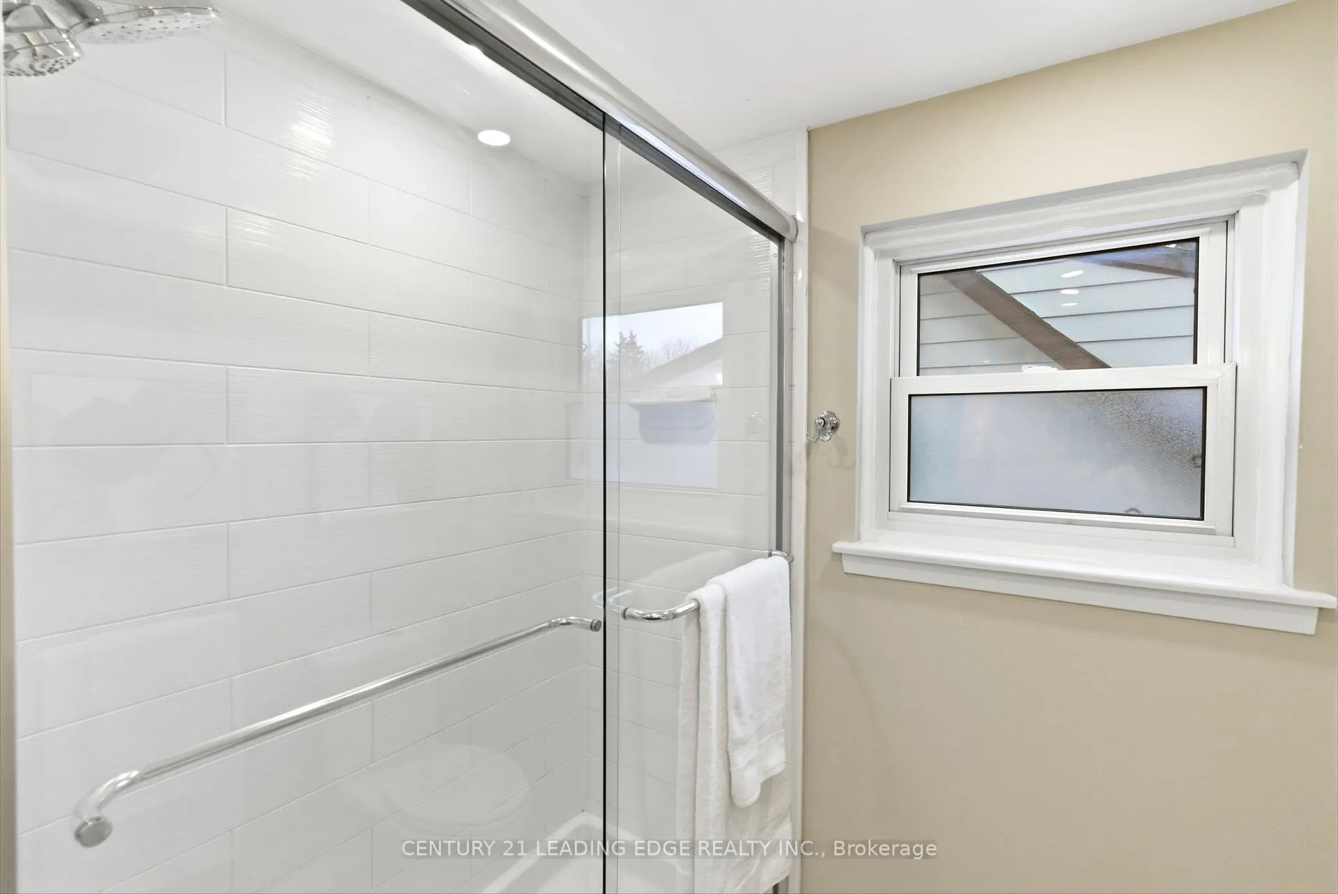 Photo 29 of 486 Crestwood Drive, Oshawa, O'Neill — HOMEH