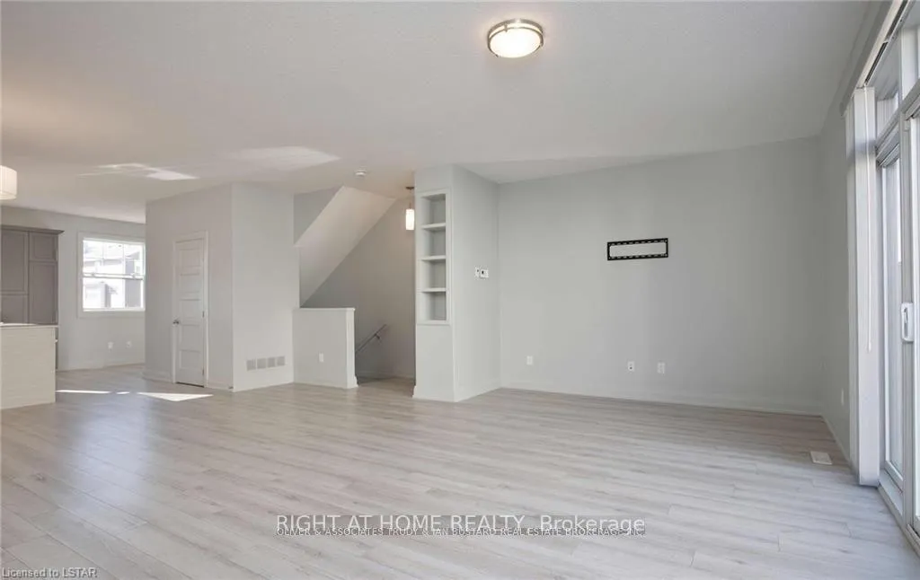 Photo 4 of Unit 62, 3025 Singleton Avenue, London, South W — HOMEH