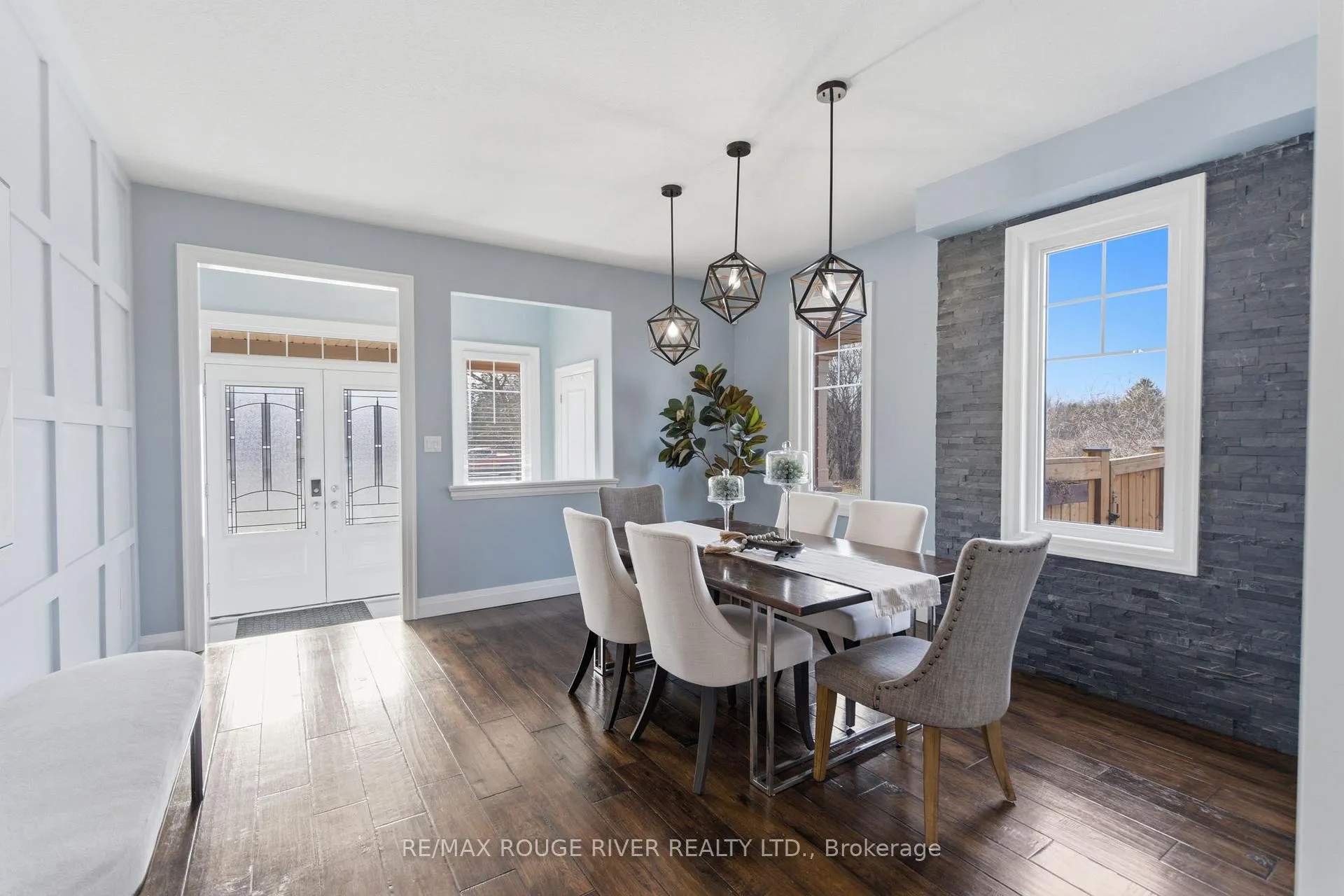 Photo 3 of 201 Varcoe Road, Clarington, Courtice — HOMEH