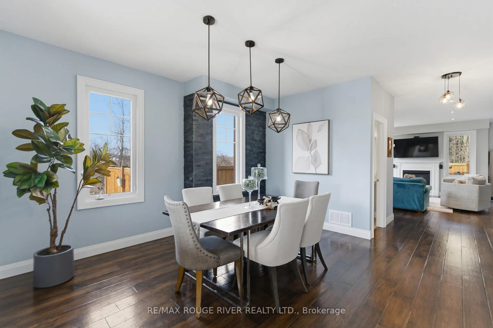 Photo 4 of 201 Varcoe Road, Clarington, Courtice — HOMEH