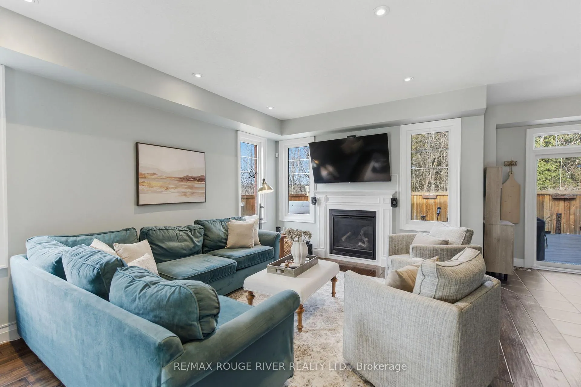 Photo 5 of 201 Varcoe Road, Clarington, Courtice — HOMEH