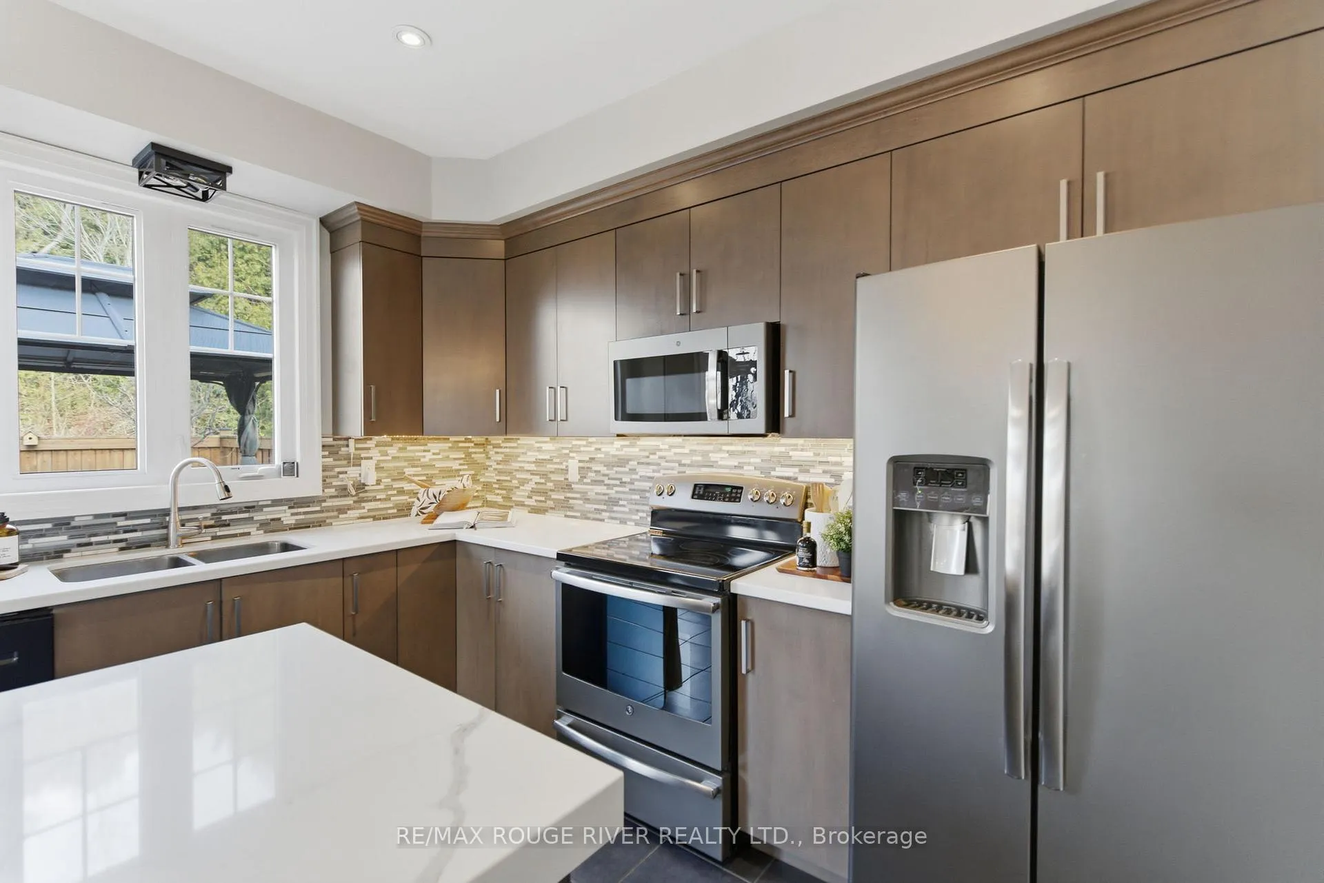 Photo 12 of 201 Varcoe Road, Clarington, Courtice — HOMEH