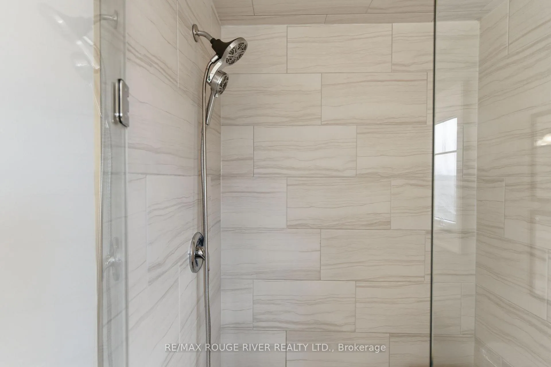 Photo 20 of 201 Varcoe Road, Clarington, Courtice — HOMEH