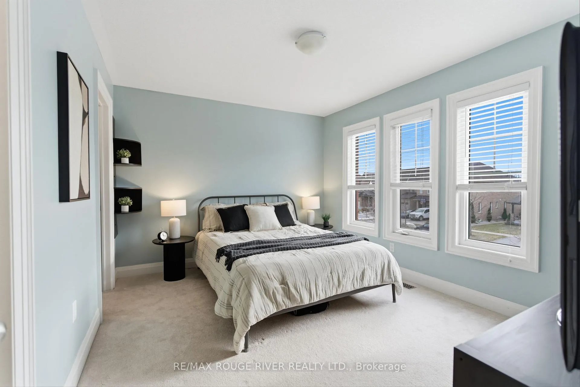 Photo 29 of 201 Varcoe Road, Clarington, Courtice — HOMEH
