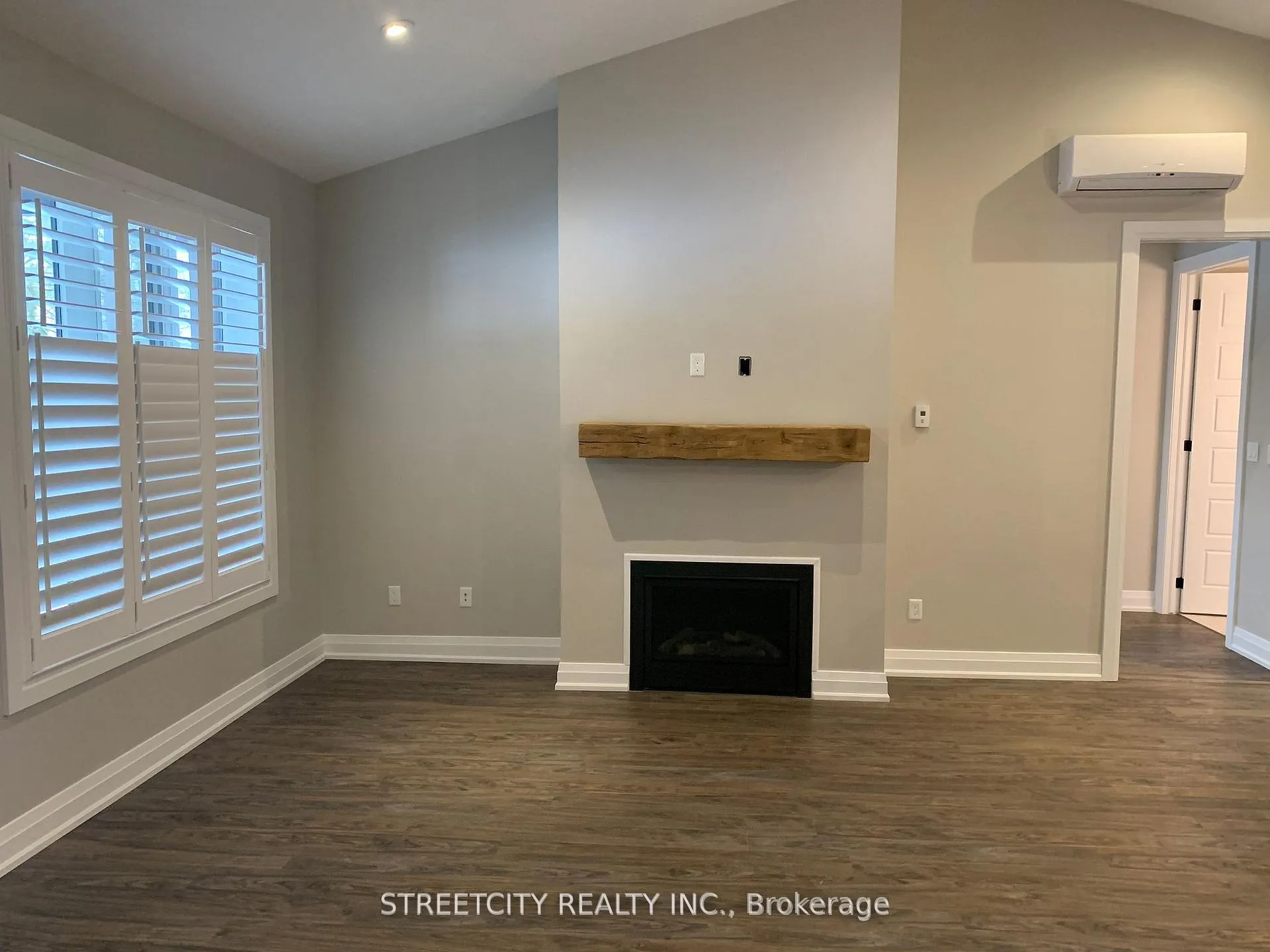 Photo 3 of Unit 4, 1868 l\Longwoods Road, Southwest Middlesex, Wardsville — HOMEH