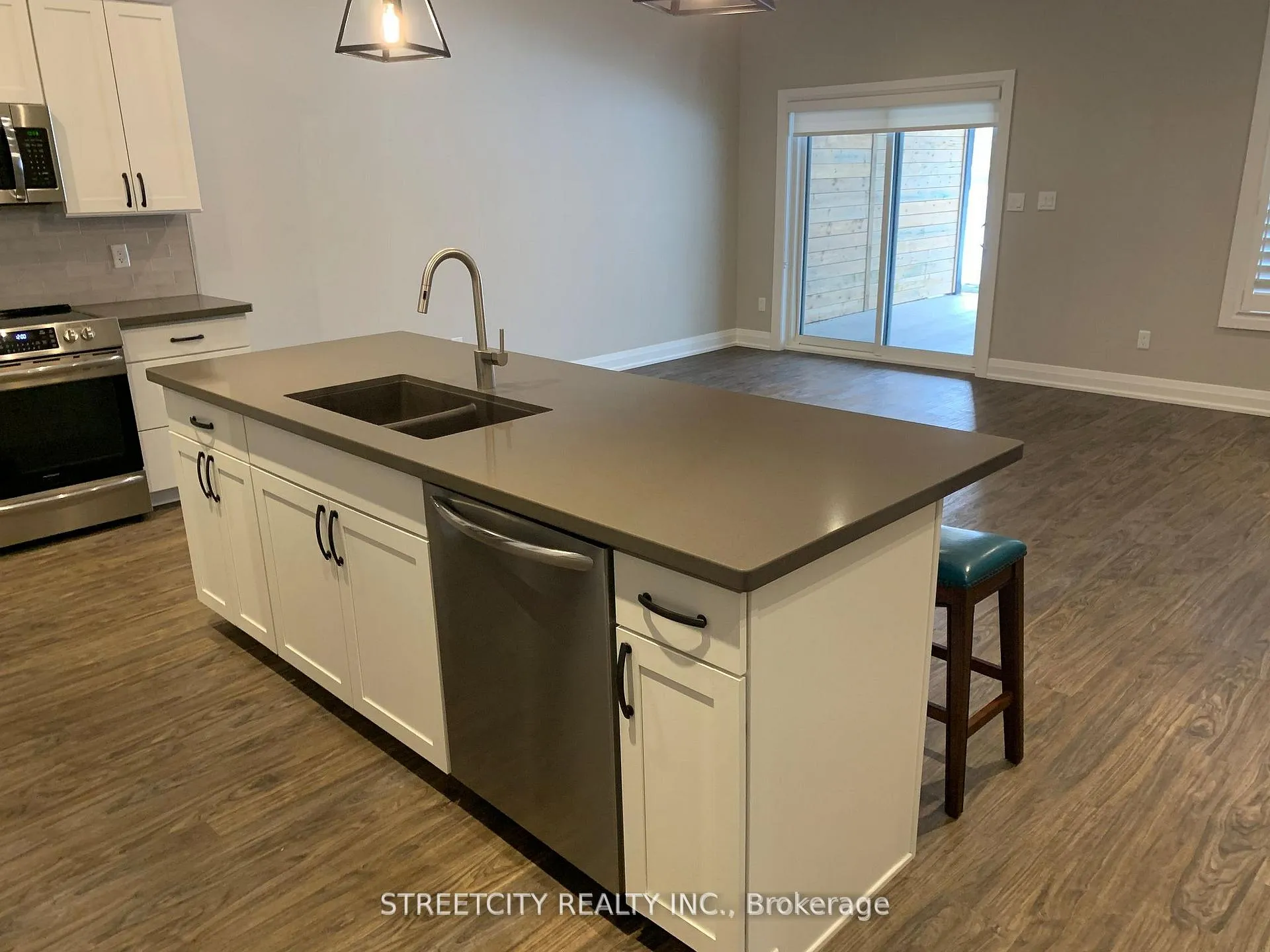 Photo 10 of Unit 4, 1868 l\Longwoods Road, Southwest Middlesex, Wardsville — HOMEH
