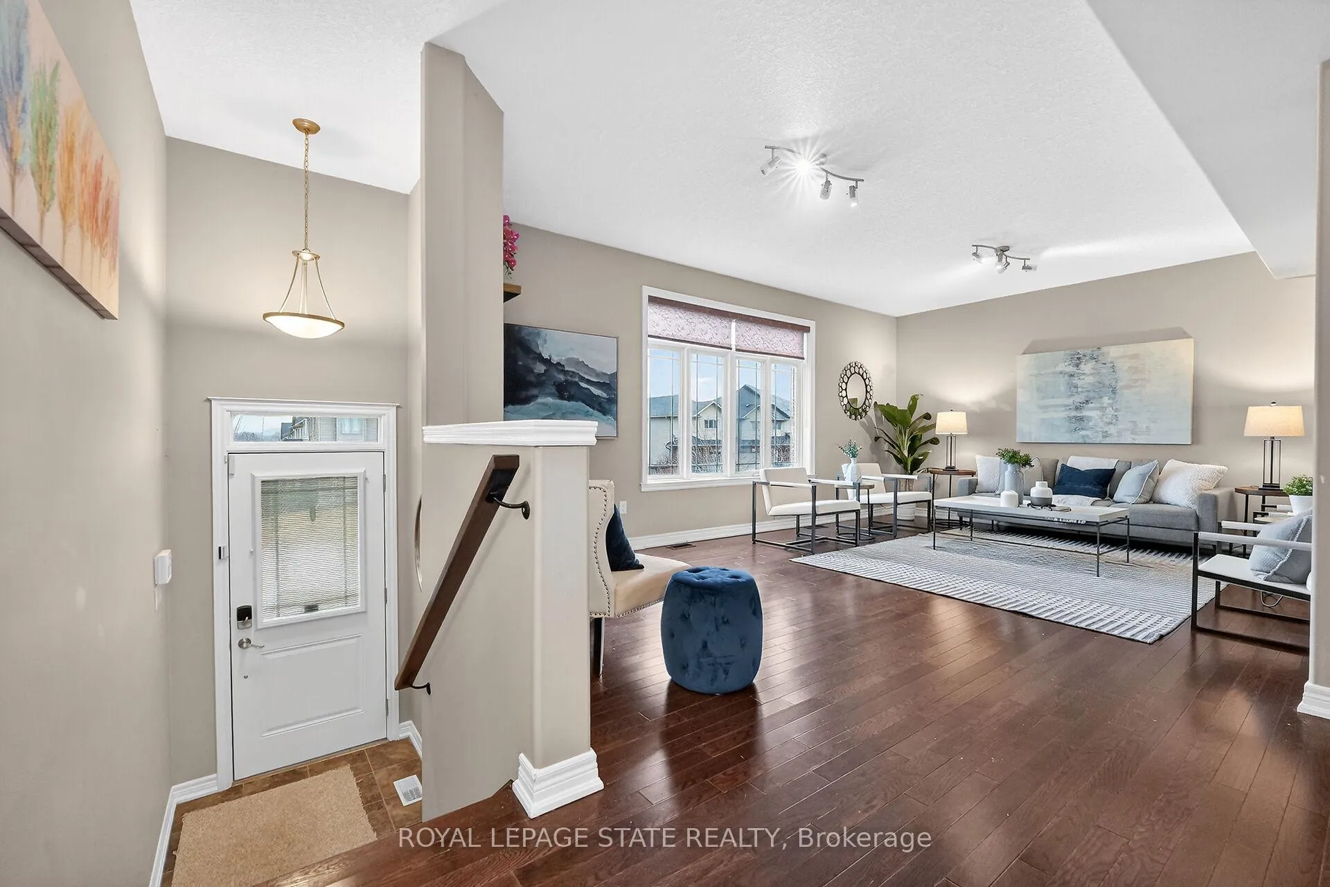 Photo 2 of 4100 Cassandra Drive, Lincoln, Beamsville — HOMEH
