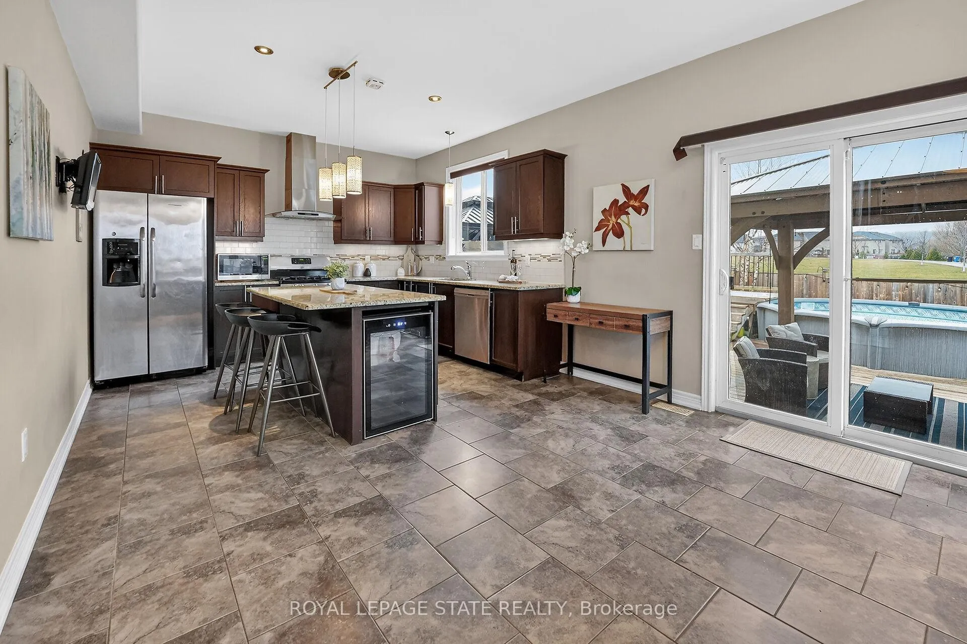 Photo 9 of 4100 Cassandra Drive, Lincoln, Beamsville — HOMEH