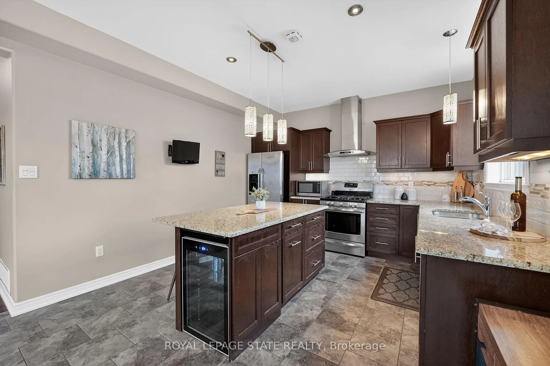 Photo 11 of 4100 Cassandra Drive, Lincoln, Beamsville — HOMEH