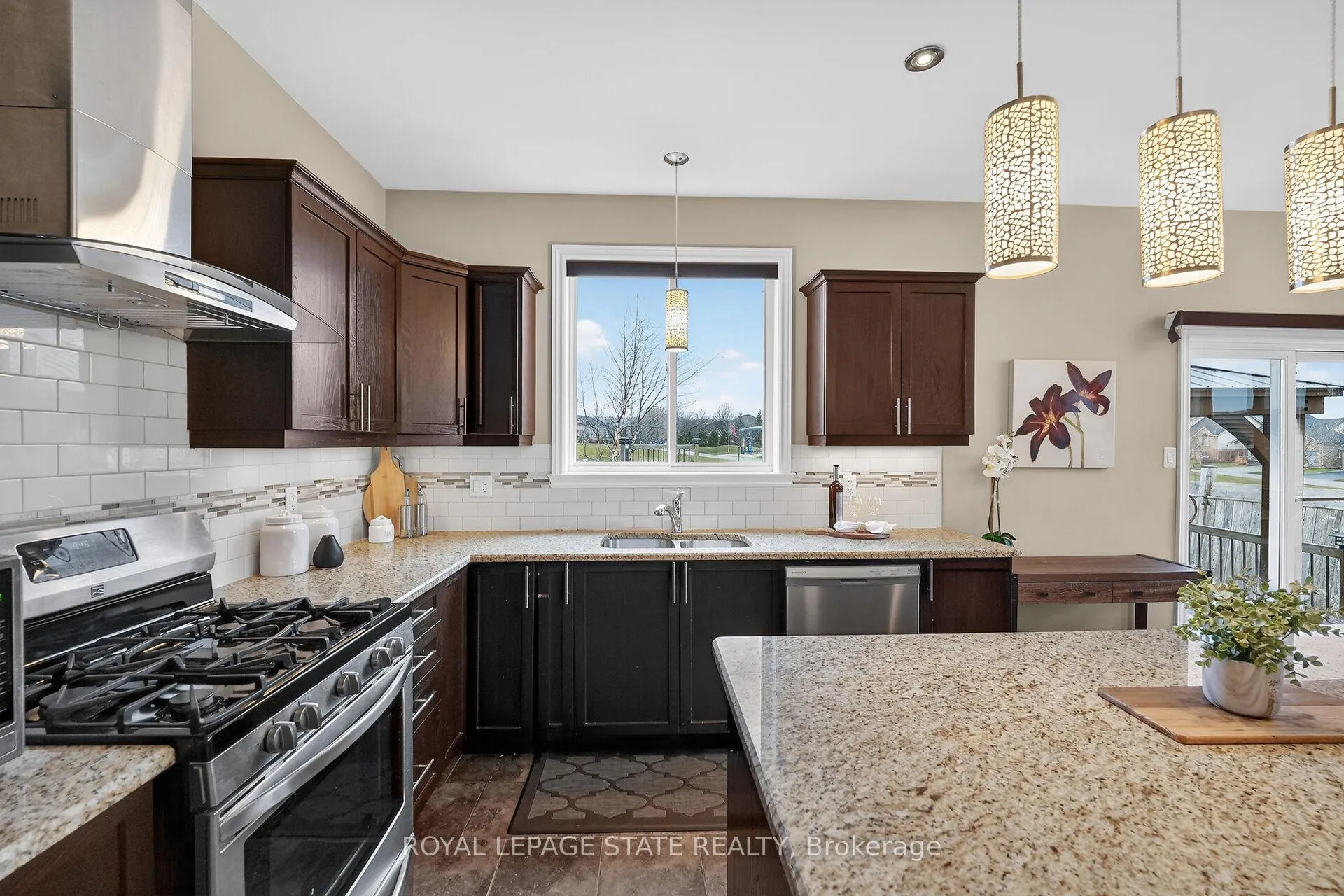 Photo 12 of 4100 Cassandra Drive, Lincoln, Beamsville — HOMEH