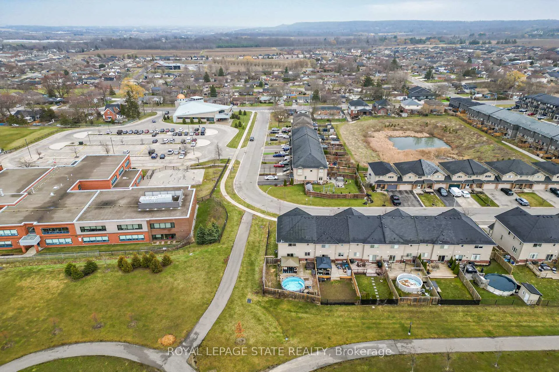 Photo 43 of 4100 Cassandra Drive, Lincoln, Beamsville — HOMEH