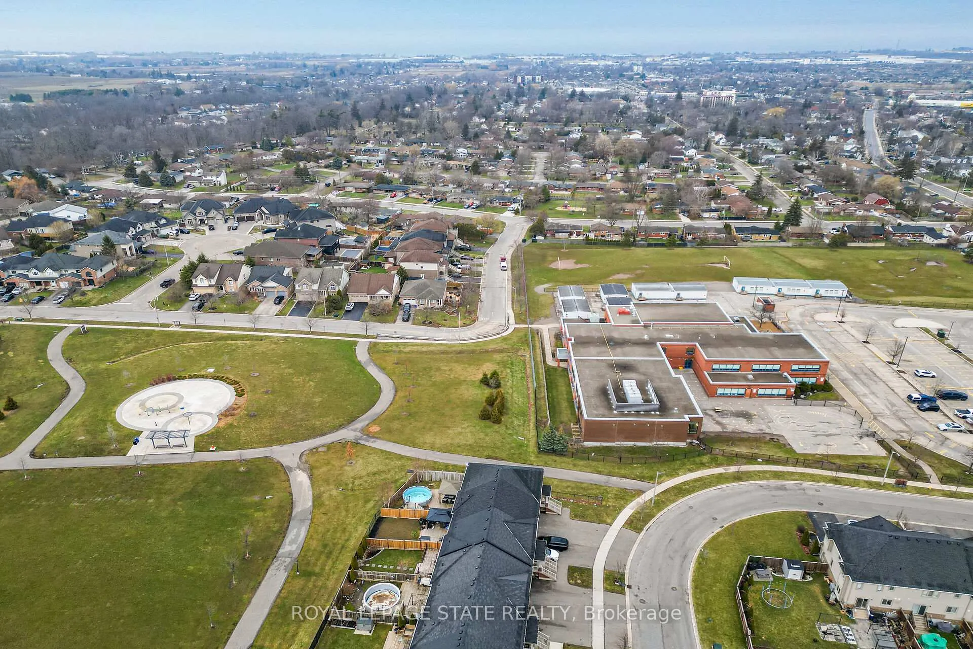 Photo 45 of 4100 Cassandra Drive, Lincoln, Beamsville — HOMEH