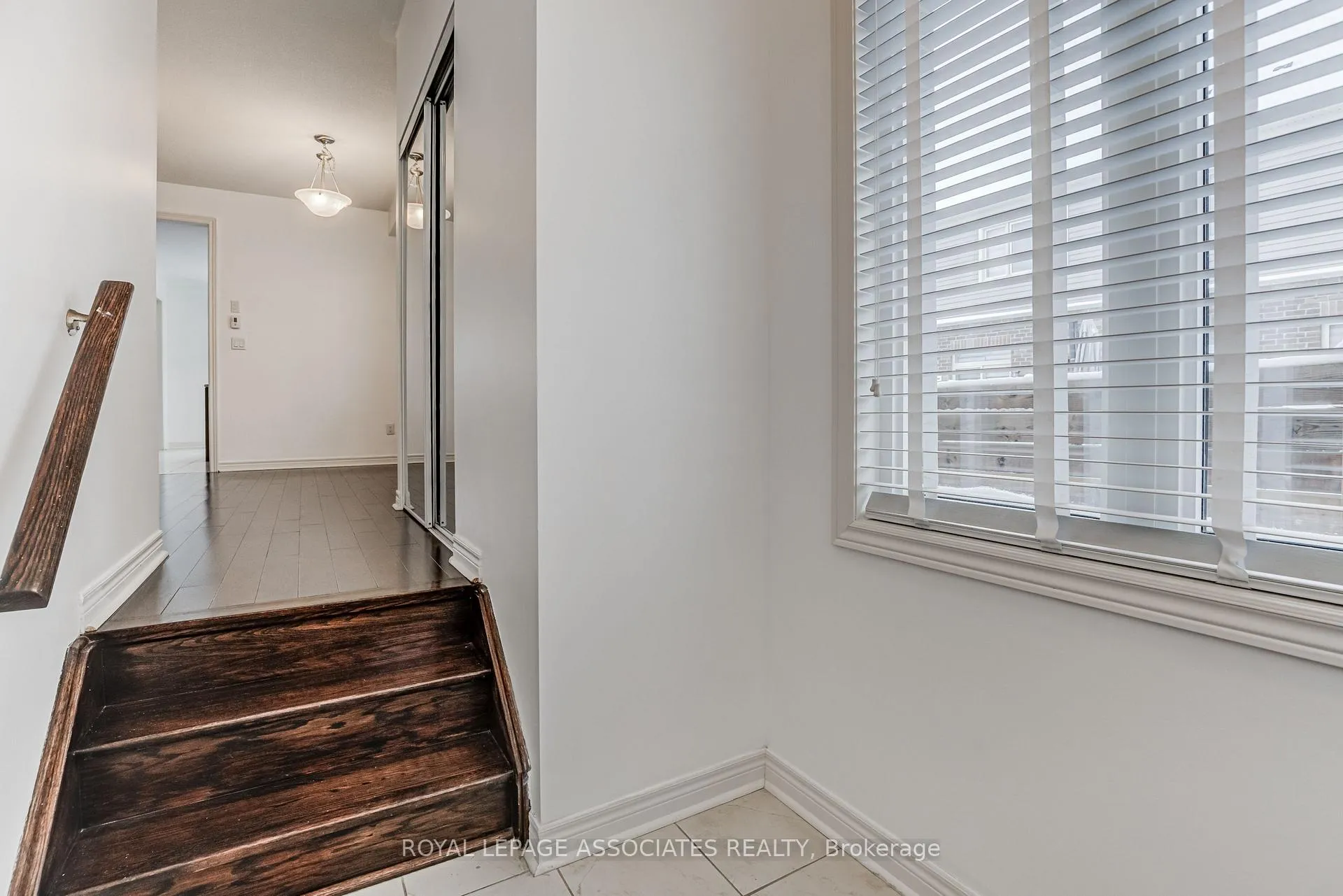 Photo 4 of 25 Gallagher Crescent, New Tecumseth, Alliston — HOMEH