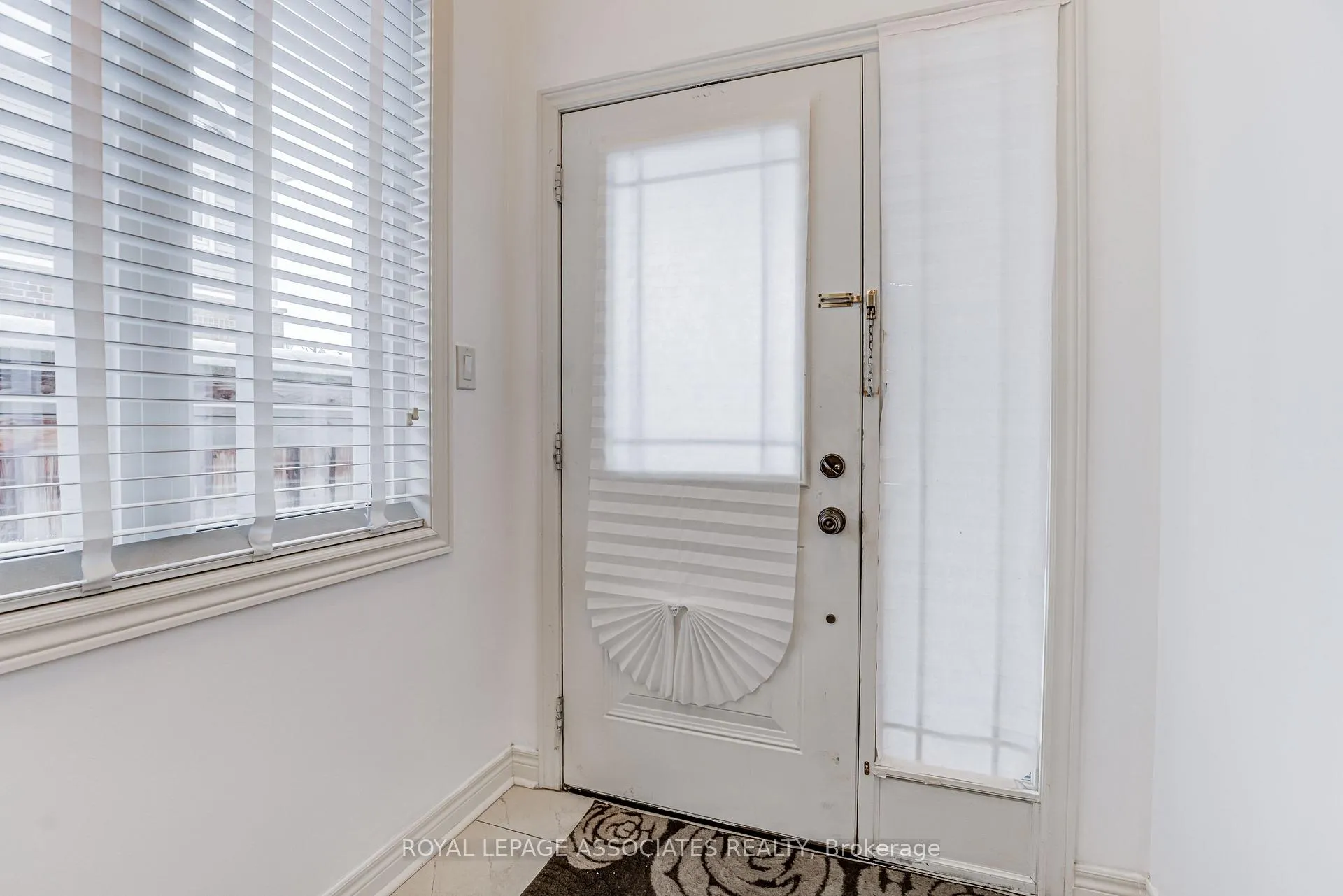 Photo 5 of 25 Gallagher Crescent, New Tecumseth, Alliston — HOMEH