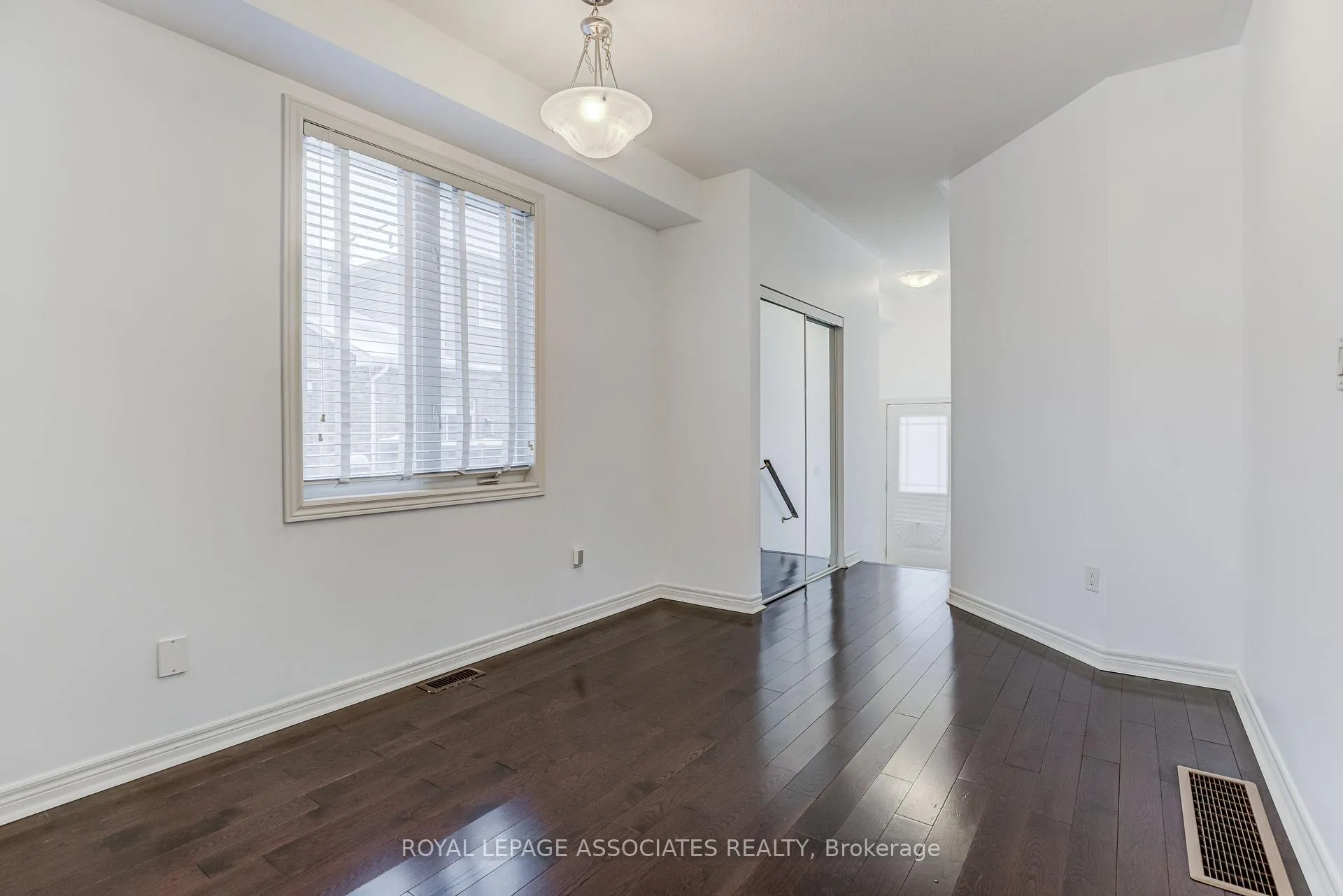 Photo 8 of 25 Gallagher Crescent, New Tecumseth, Alliston — HOMEH