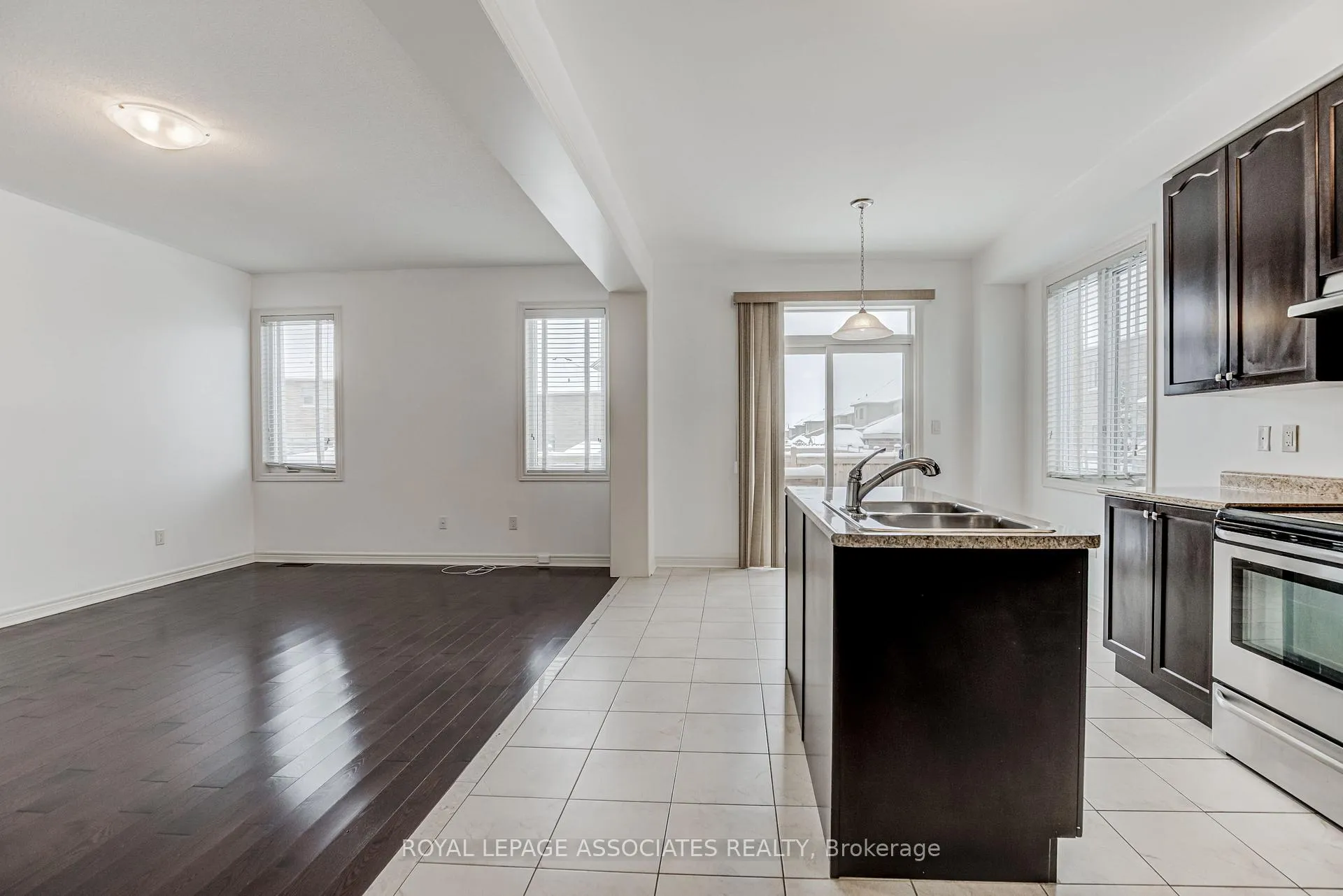 Photo 9 of 25 Gallagher Crescent, New Tecumseth, Alliston — HOMEH