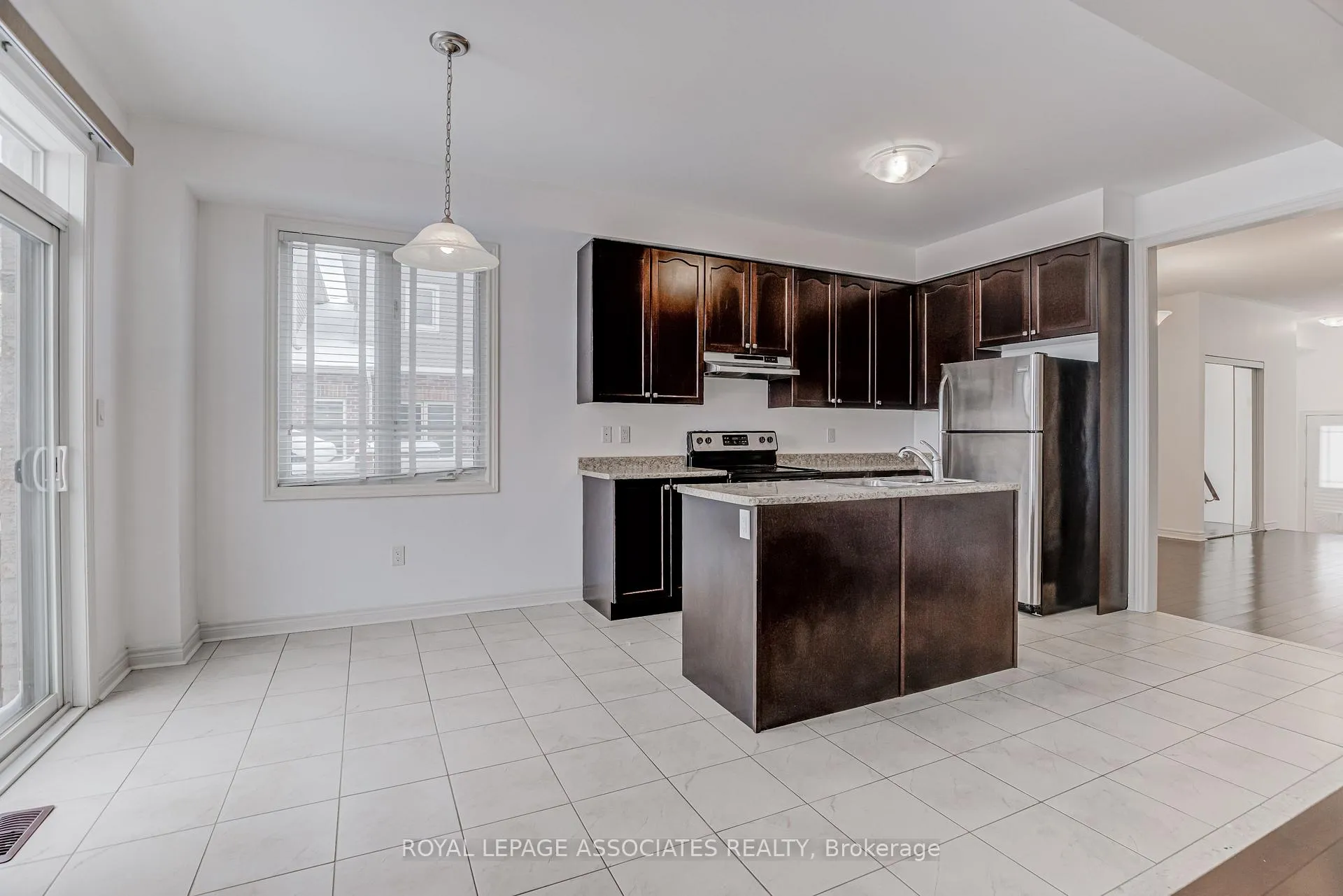 Photo 17 of 25 Gallagher Crescent, New Tecumseth, Alliston — HOMEH