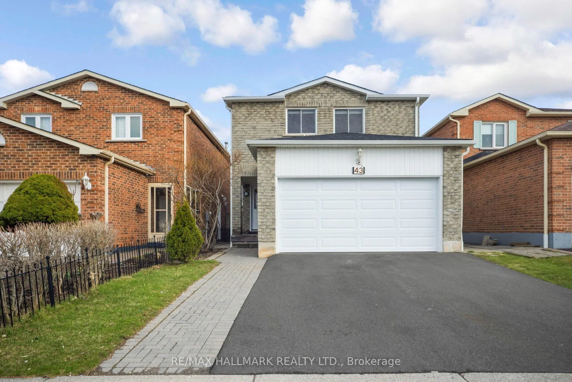 Photo 3 of 43 Stanwell Drive, Brampton, Heart Lake West — HOMEH