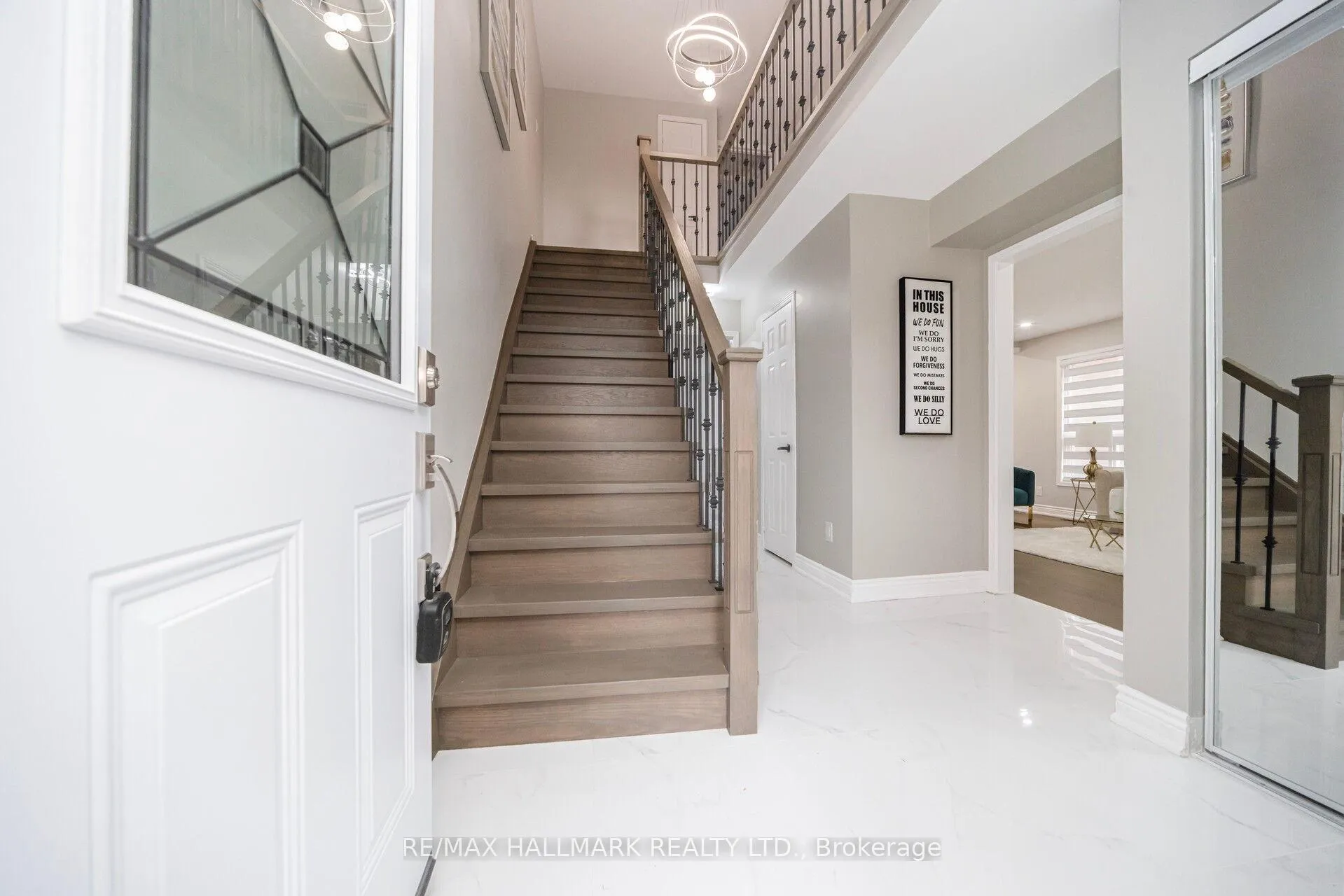 Photo 5 of 43 Stanwell Drive, Brampton, Heart Lake West — HOMEH