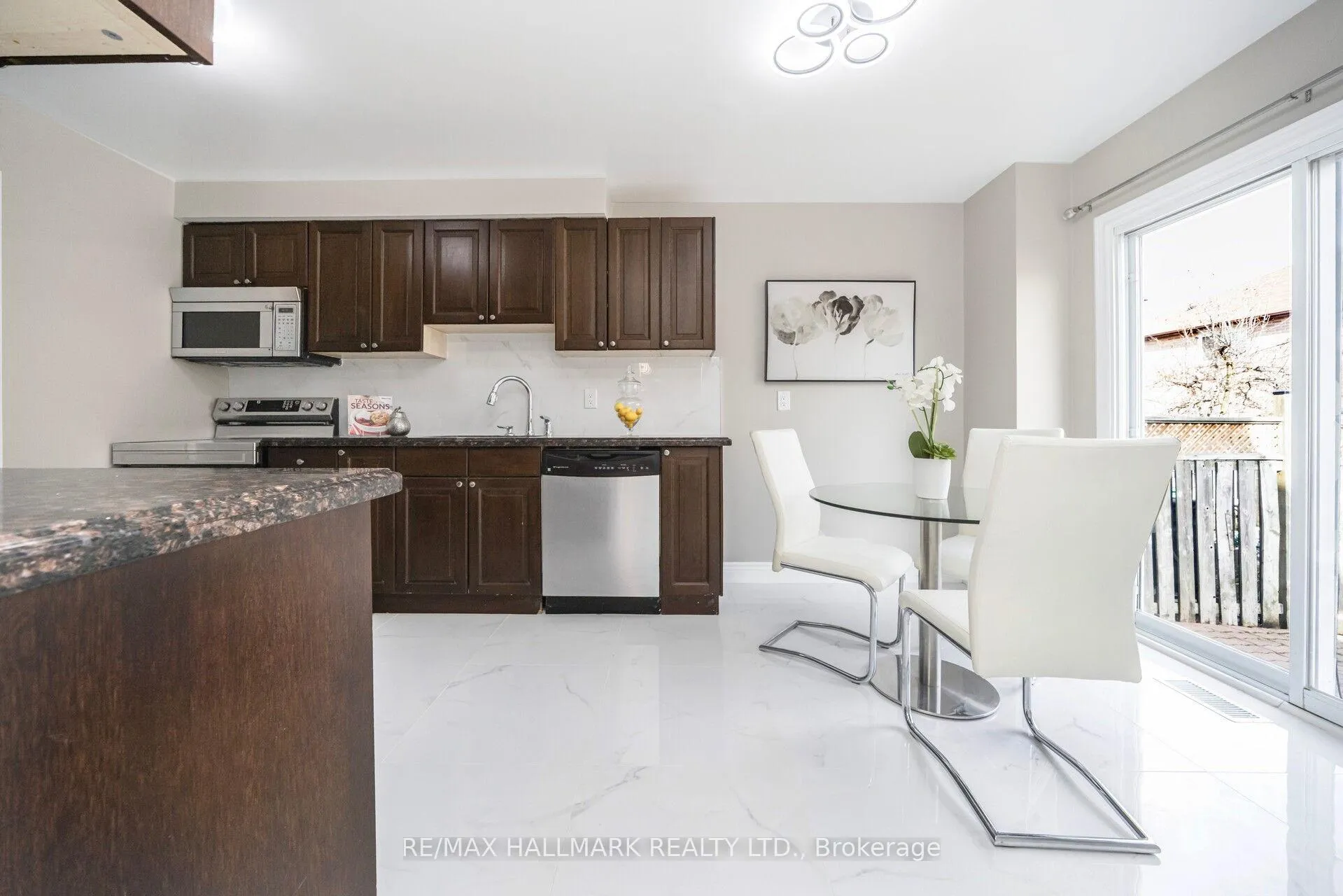 Photo 13 of 43 Stanwell Drive, Brampton, Heart Lake West — HOMEH