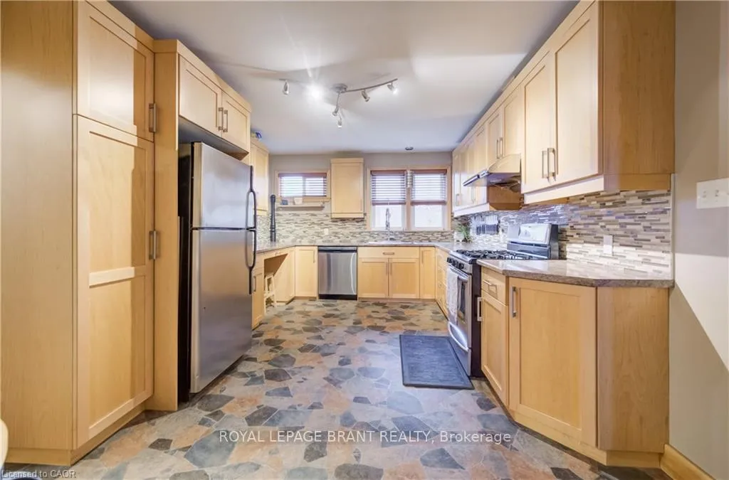 Photo 11 of 1864 Coronation Boulevard, Cambridge — HOMEH