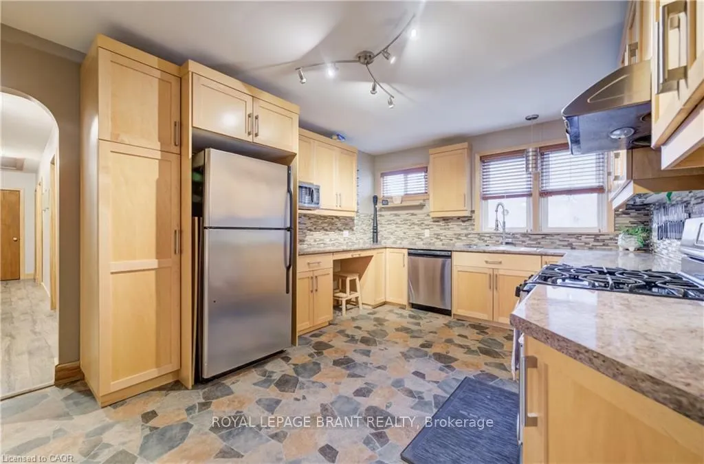 Photo 12 of 1864 Coronation Boulevard, Cambridge — HOMEH