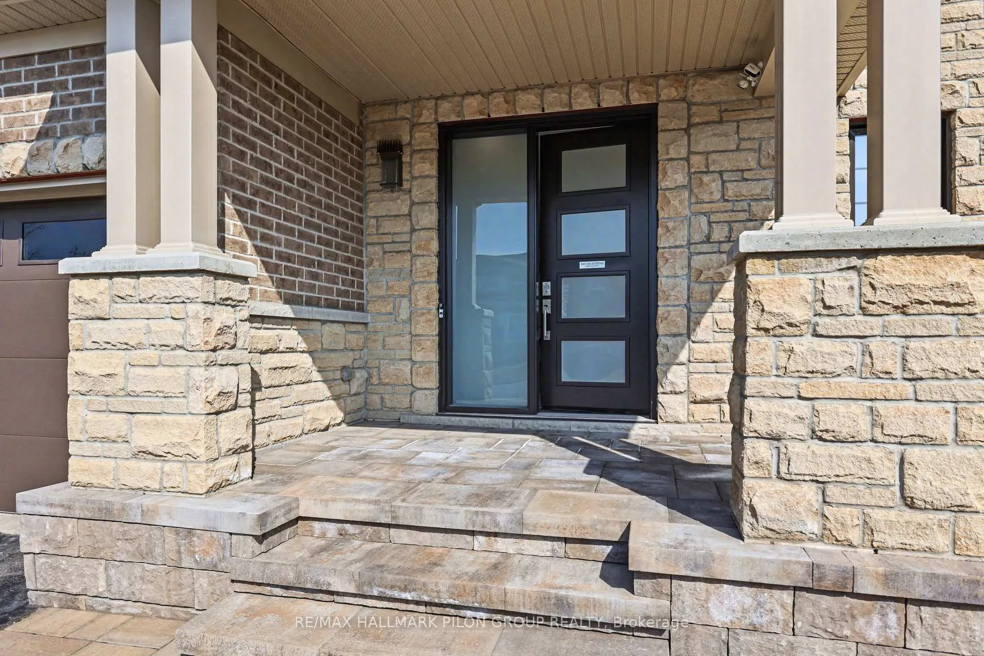 Photo 4 of 236 Esturgeon Street, Ottawa, Avalon West — HOMEH
