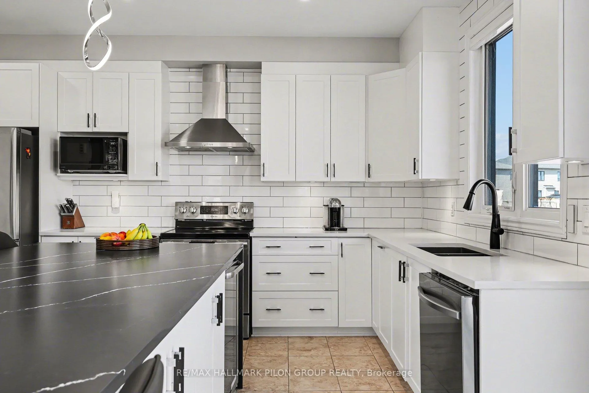Photo 9 of 236 Esturgeon Street, Ottawa, Avalon West — HOMEH