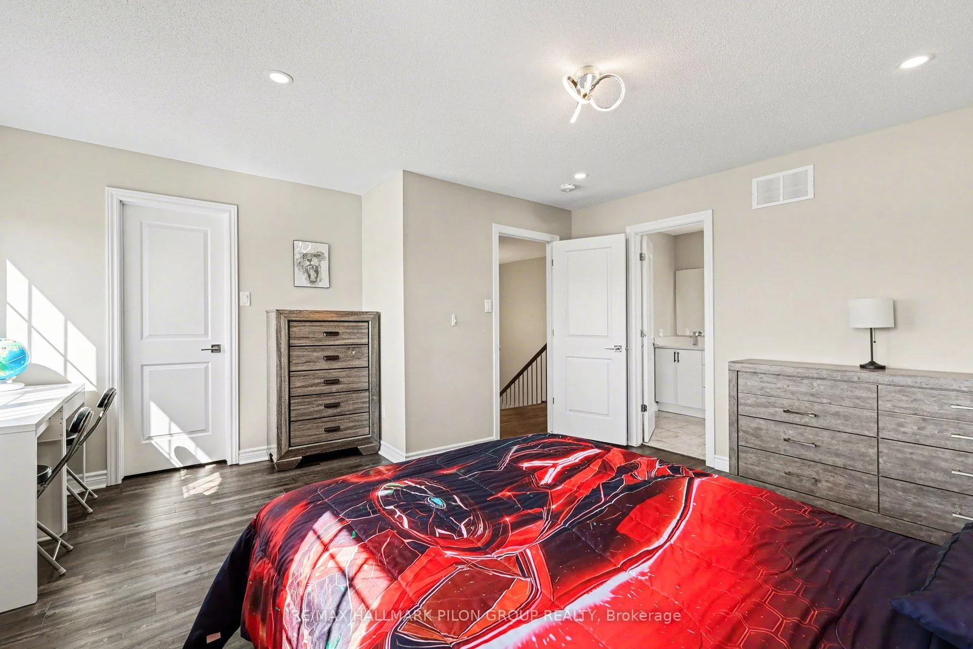 Photo 17 of 236 Esturgeon Street, Ottawa, Avalon West — HOMEH
