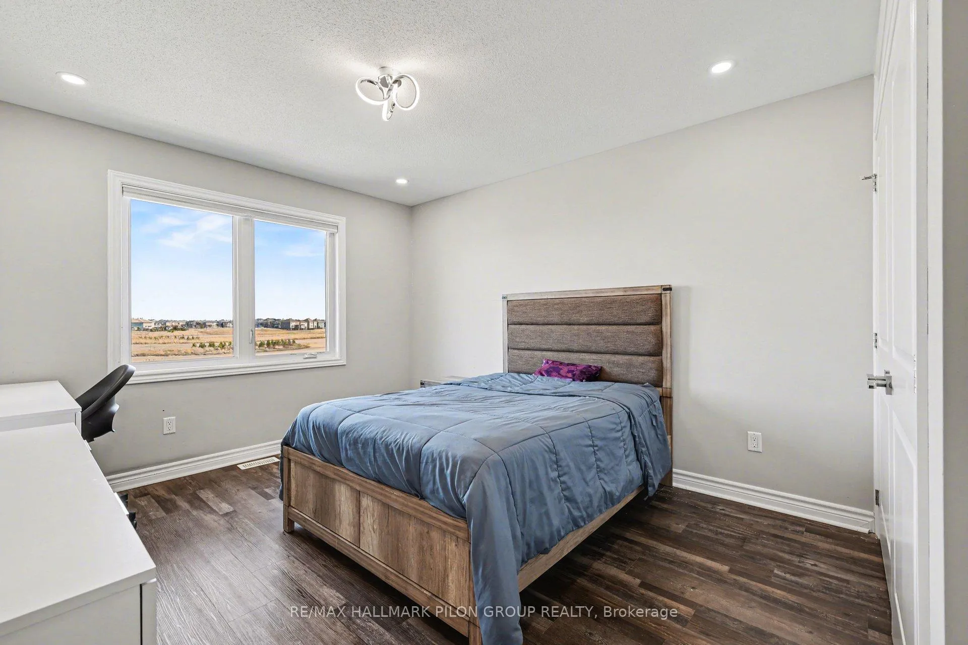 Photo 19 of 236 Esturgeon Street, Ottawa, Avalon West — HOMEH