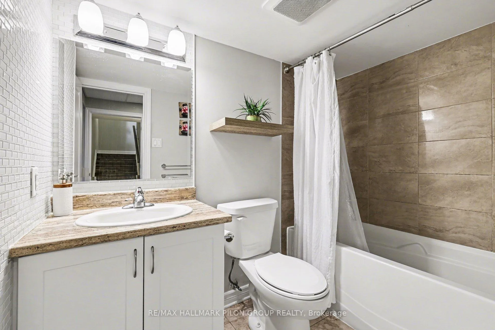 Photo 23 of 236 Esturgeon Street, Ottawa, Avalon West — HOMEH