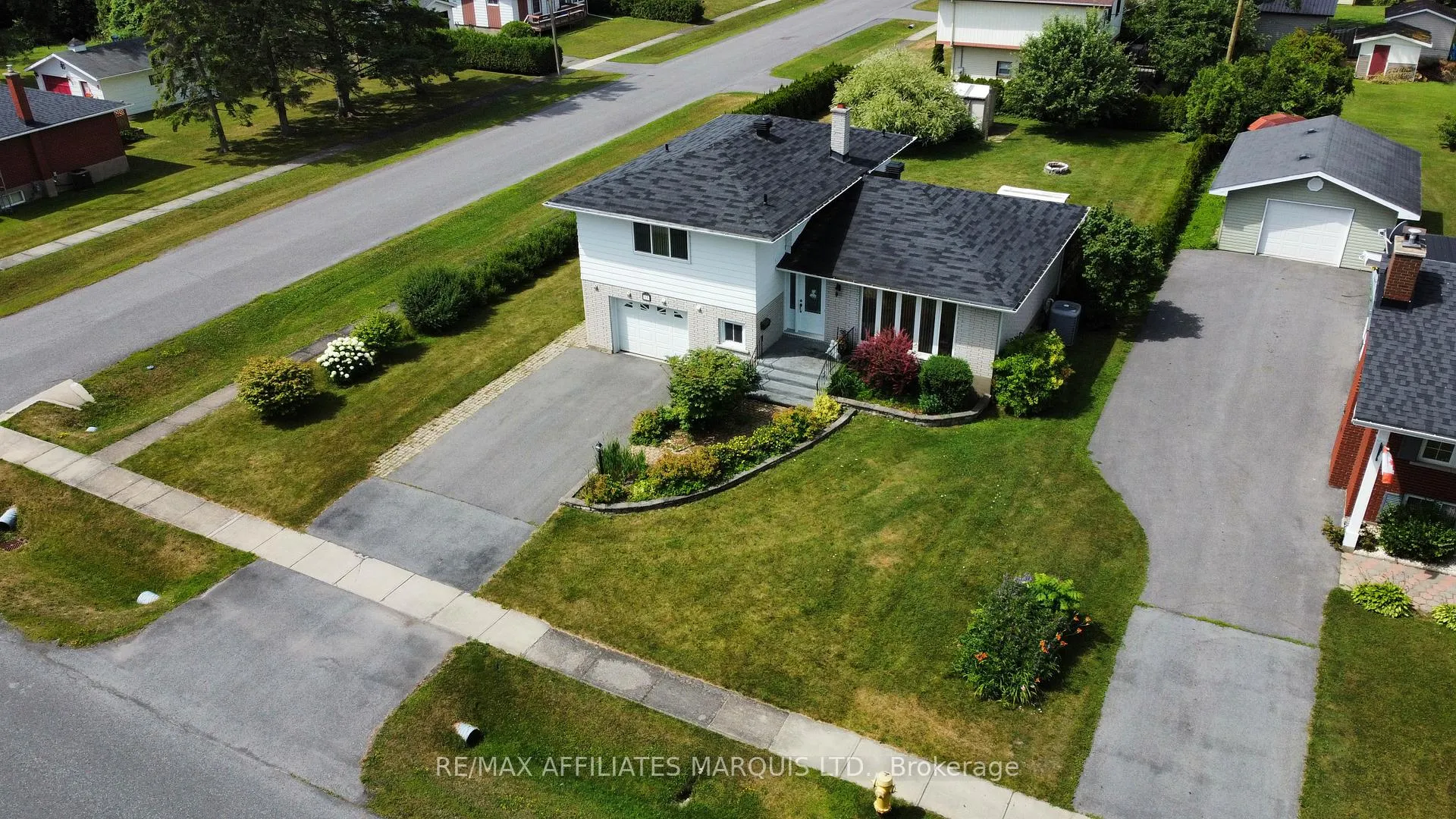 Photo 2 of 11 Ault Drive, South Stormont, Ingleside — HOMEH