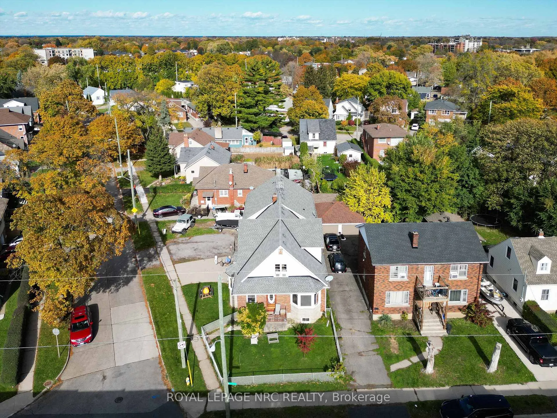 Photo 3 of 41 McCalla Drive, St. Catharines, Fairview — HOMEH