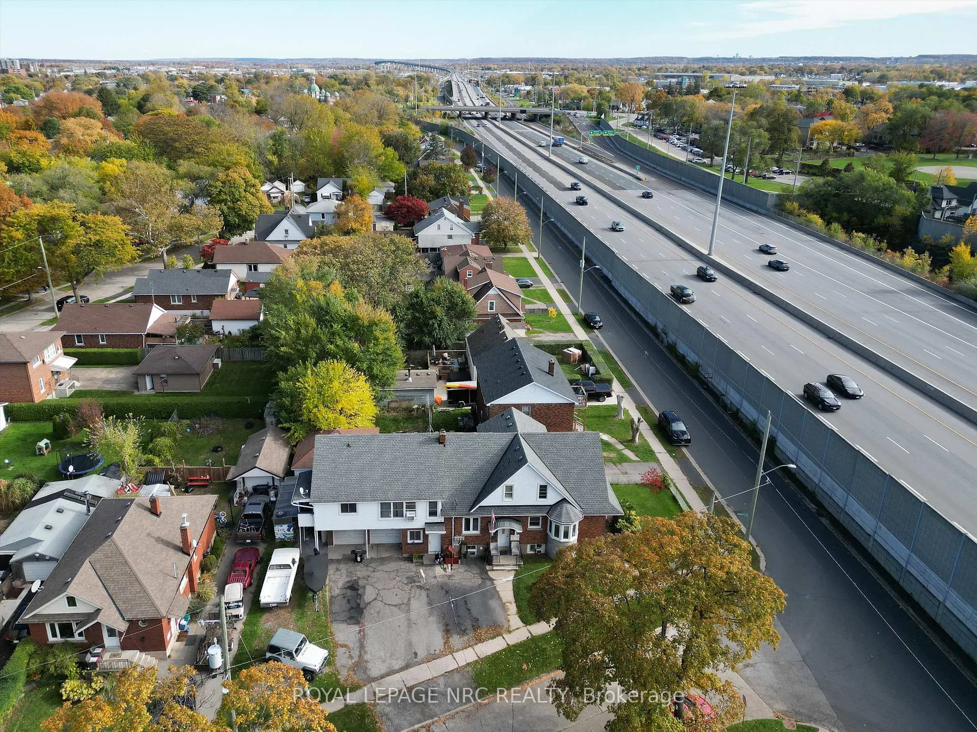 Photo 4 of 41 McCalla Drive, St. Catharines, Fairview — HOMEH