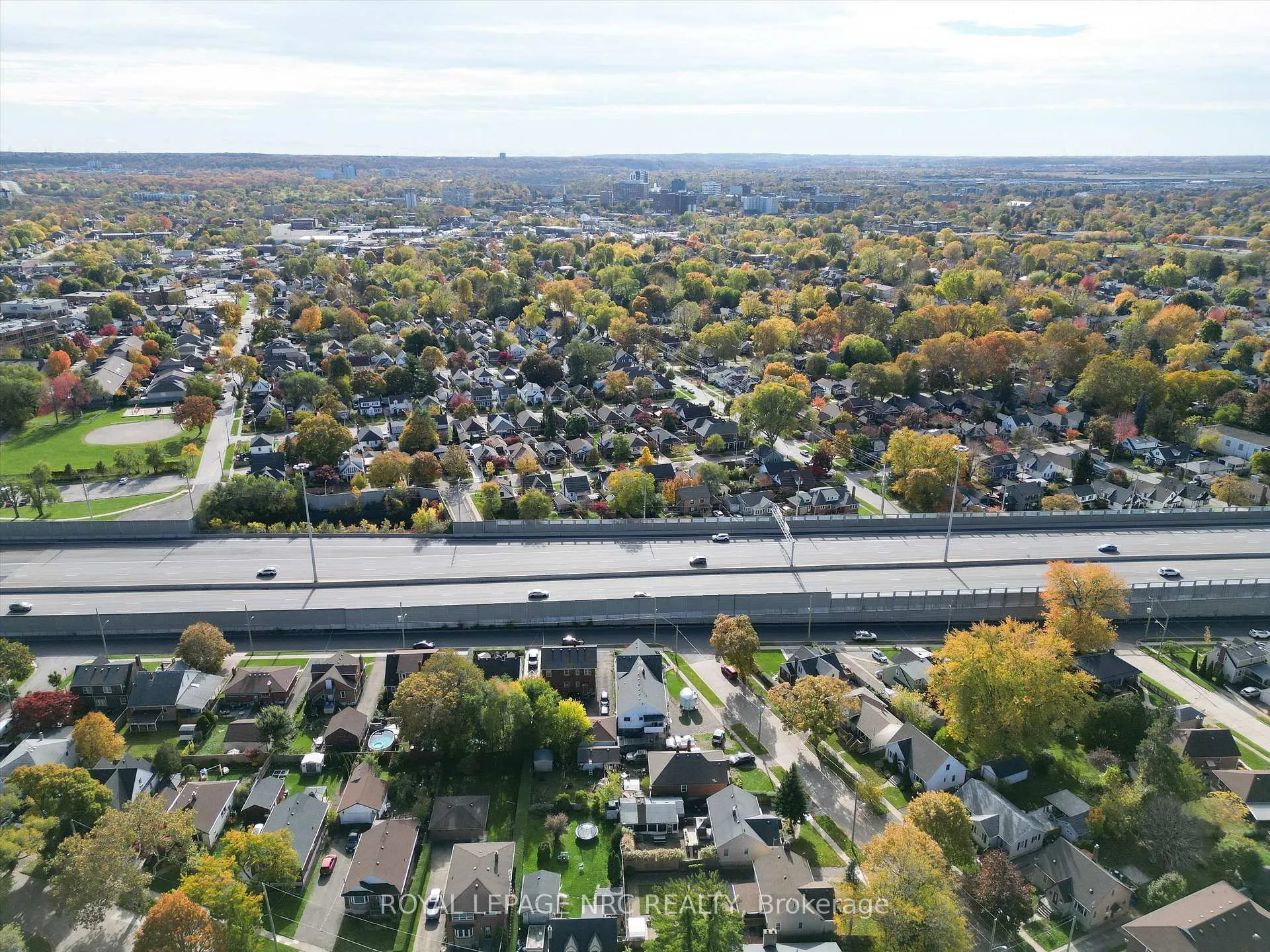 Photo 12 of 41 McCalla Drive, St. Catharines, Fairview — HOMEH