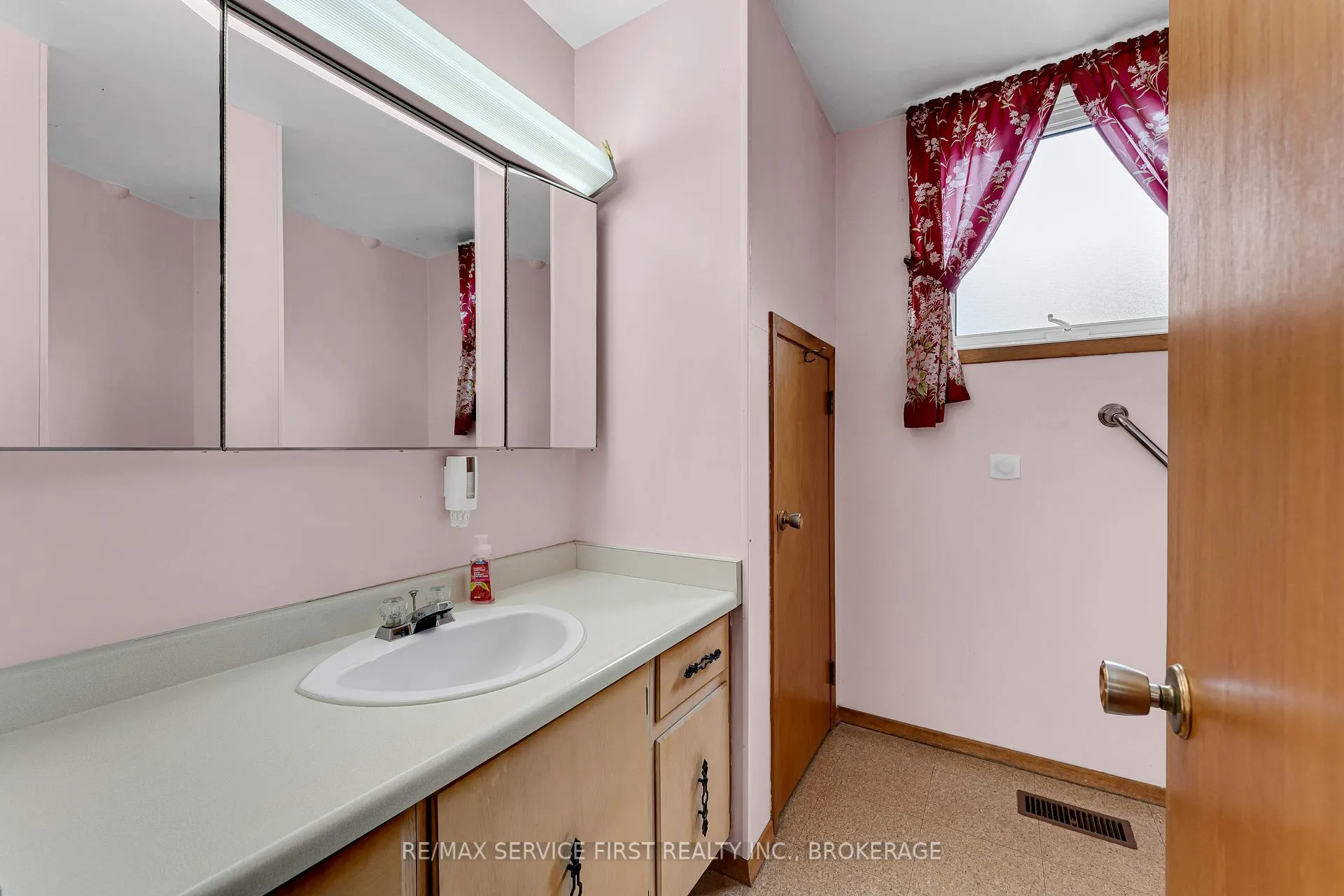 Photo 25 of 114 Braemar Road, Kingston, City Southwest — HOMEH