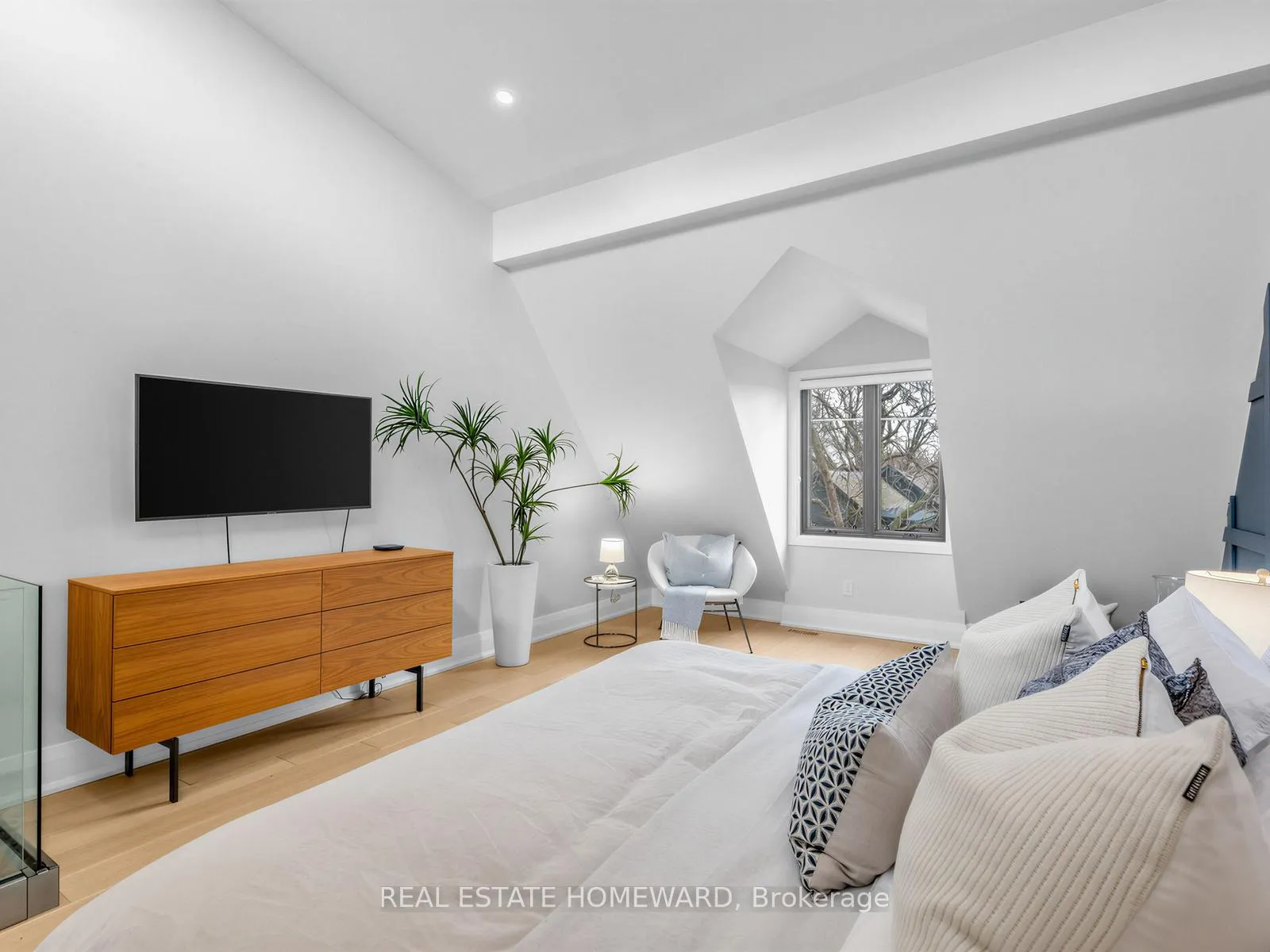 Photo 17 of 118 Morse Street, Toronto, South Riverdale — HOMEH