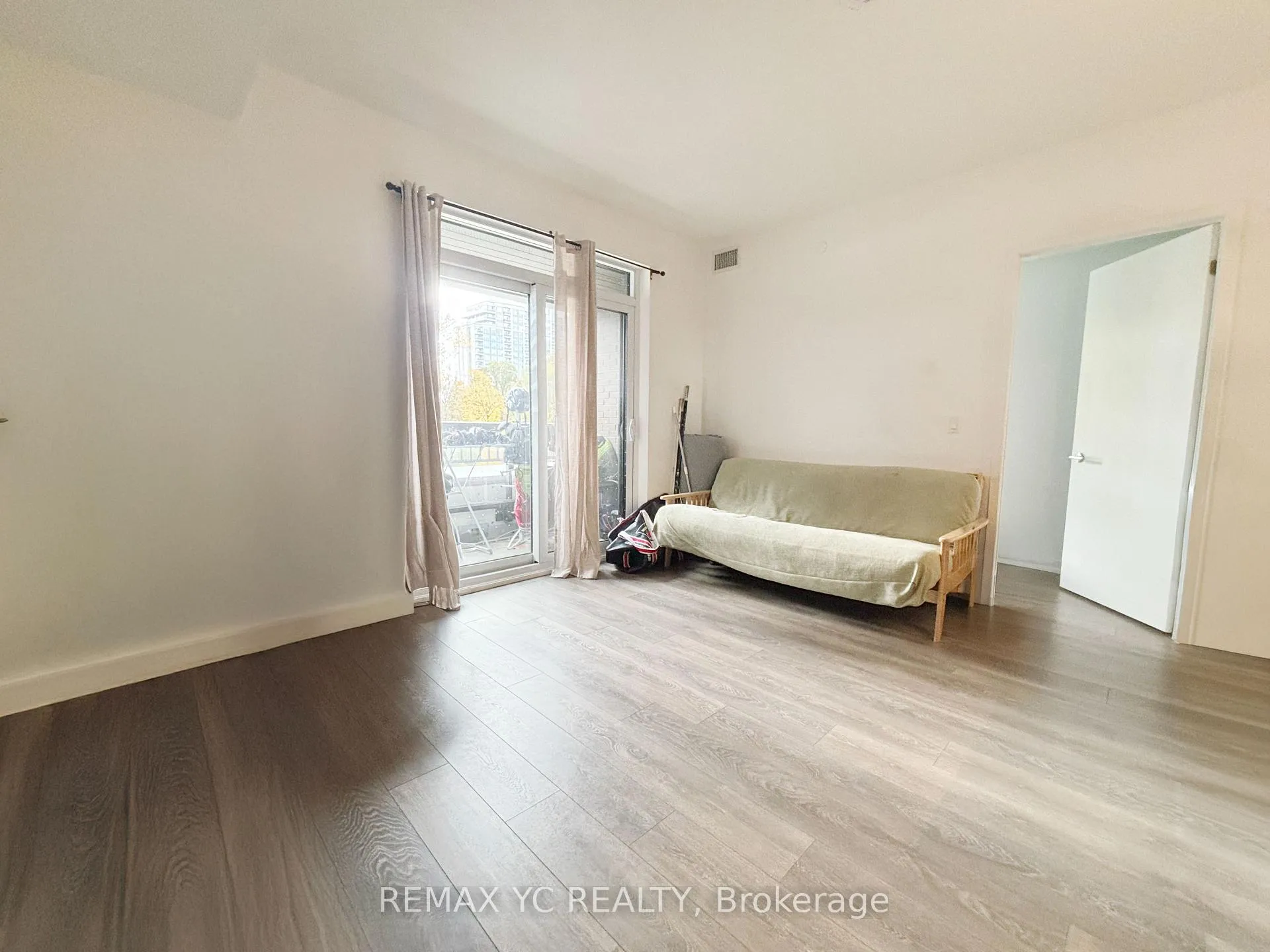 Photo 6 of Unit 324, 8 Beverley Glen Boulevard, Vaughan, Beverley Glen — HOMEH