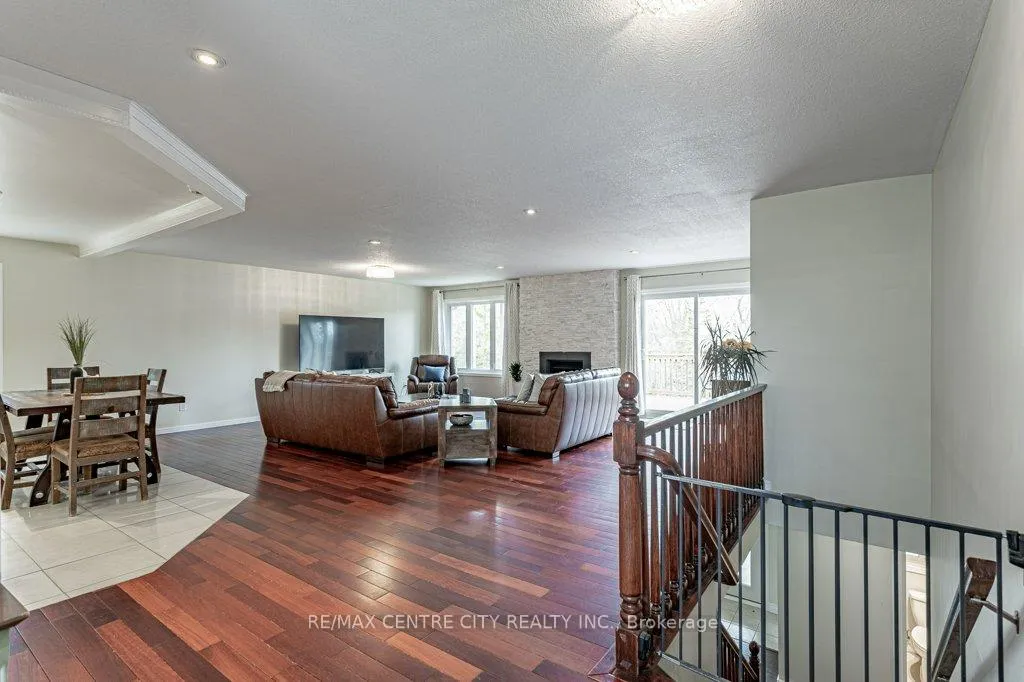 Photo 6 of 194 Commissioners Road E, London, South G — HOMEH